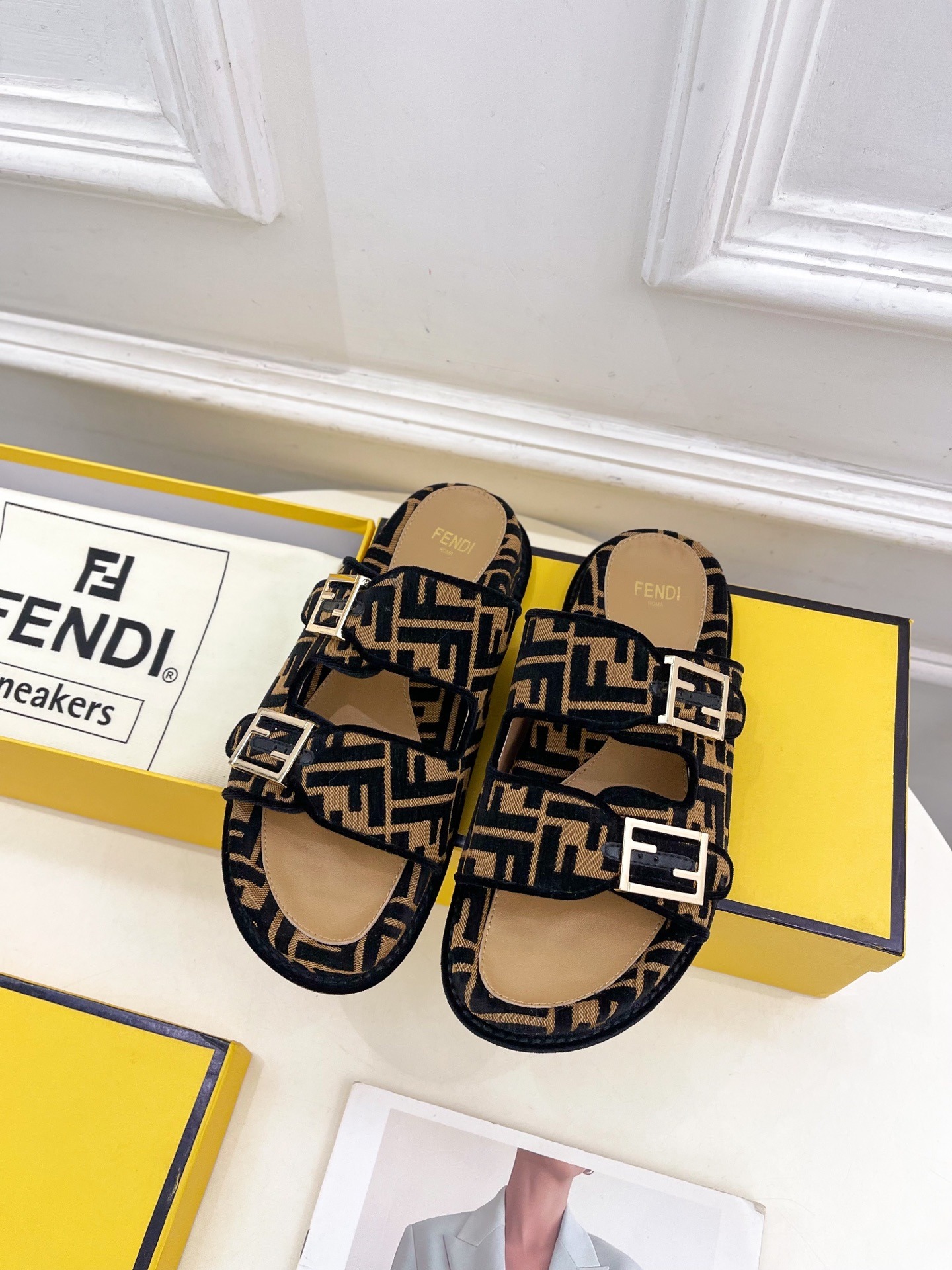 펜디 25 신상 더블 플랫 슬리퍼