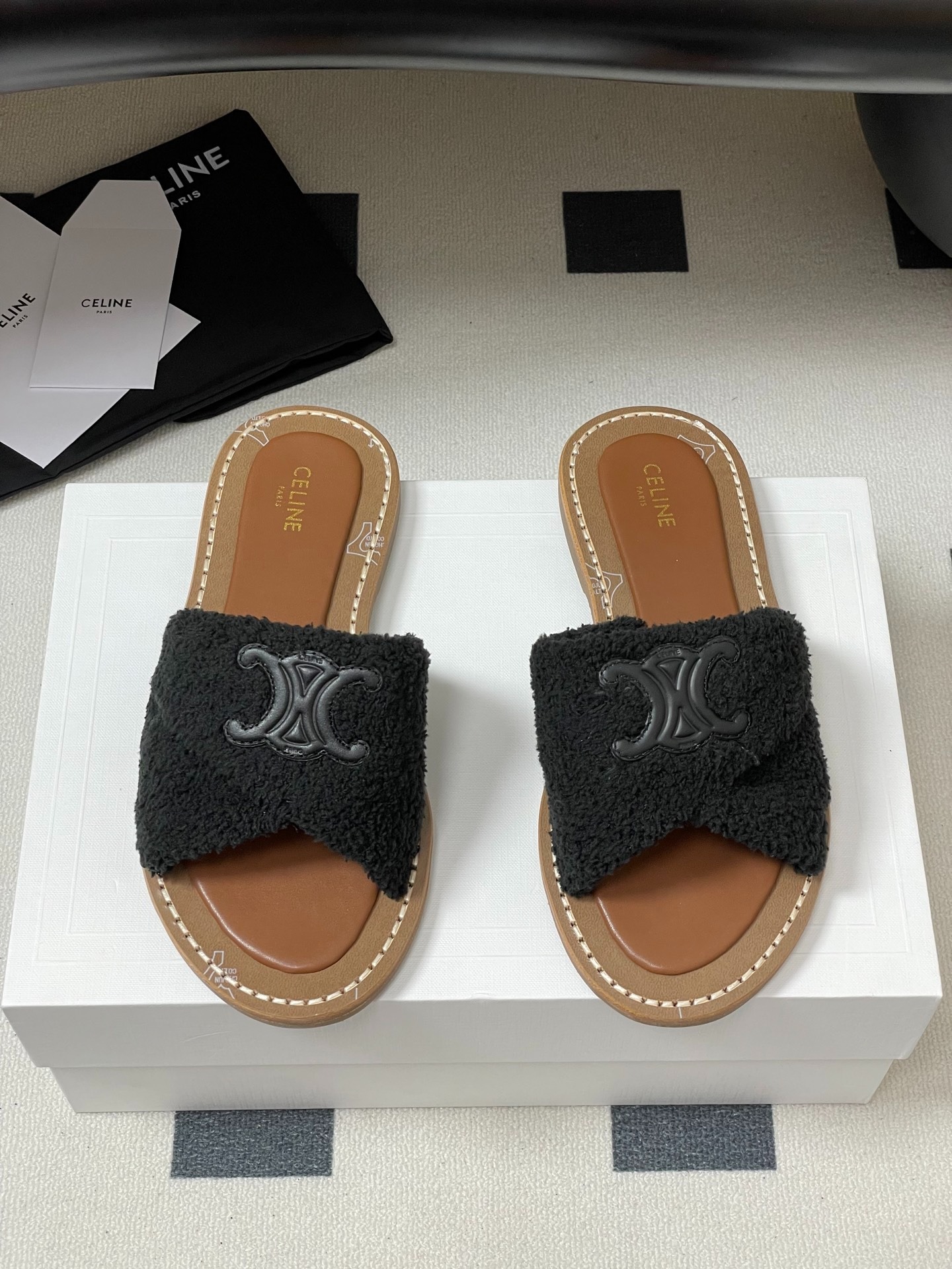 셀린느 25ss 트위스트 퍼 슬리퍼