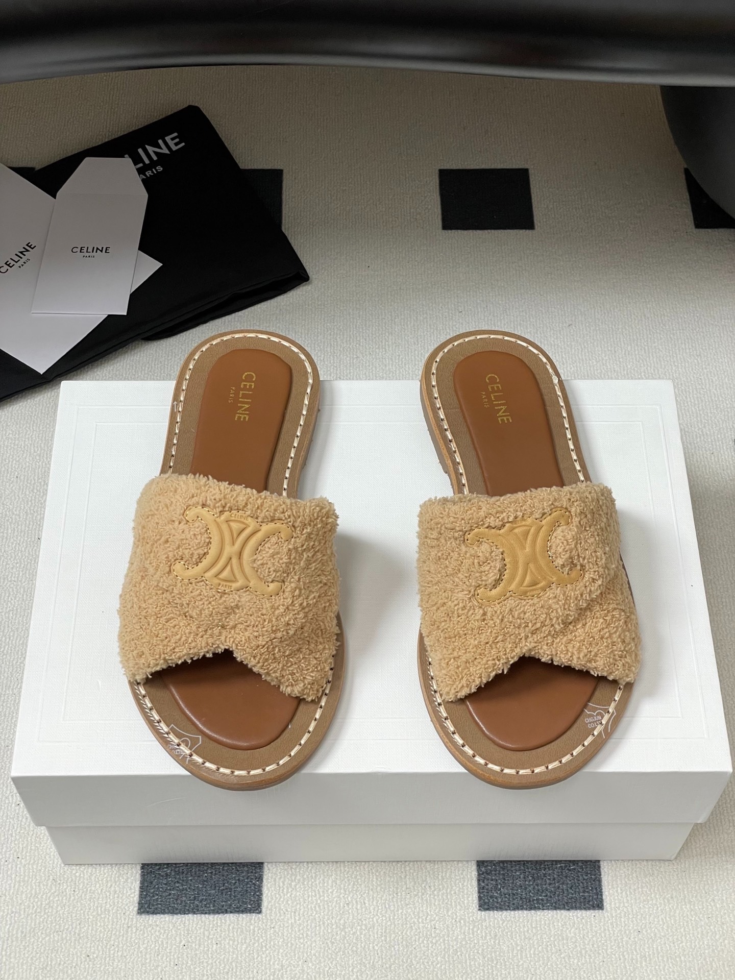 셀린느 25ss 트위스트 퍼 슬리퍼