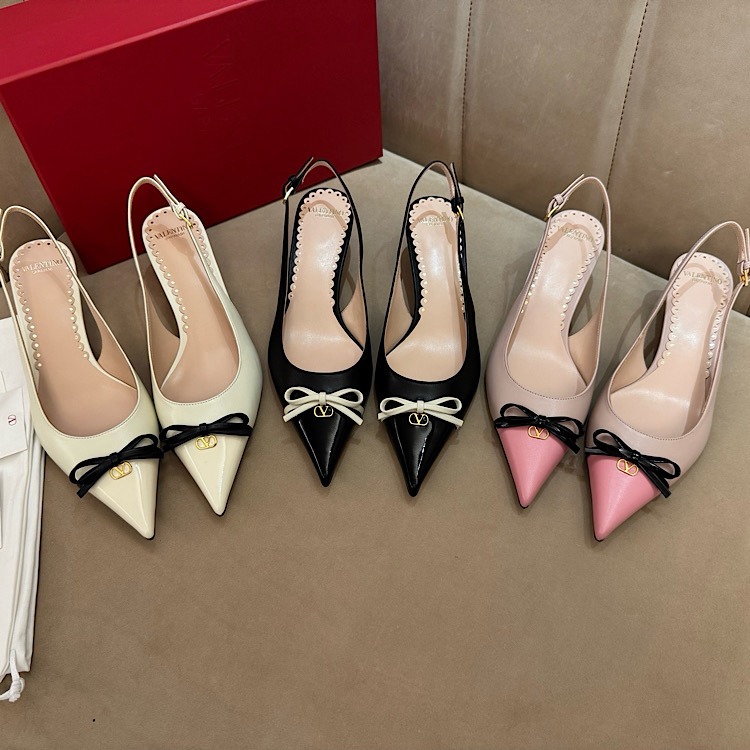 발렌티노 가라바니 비포인티 슬링백 펌프스