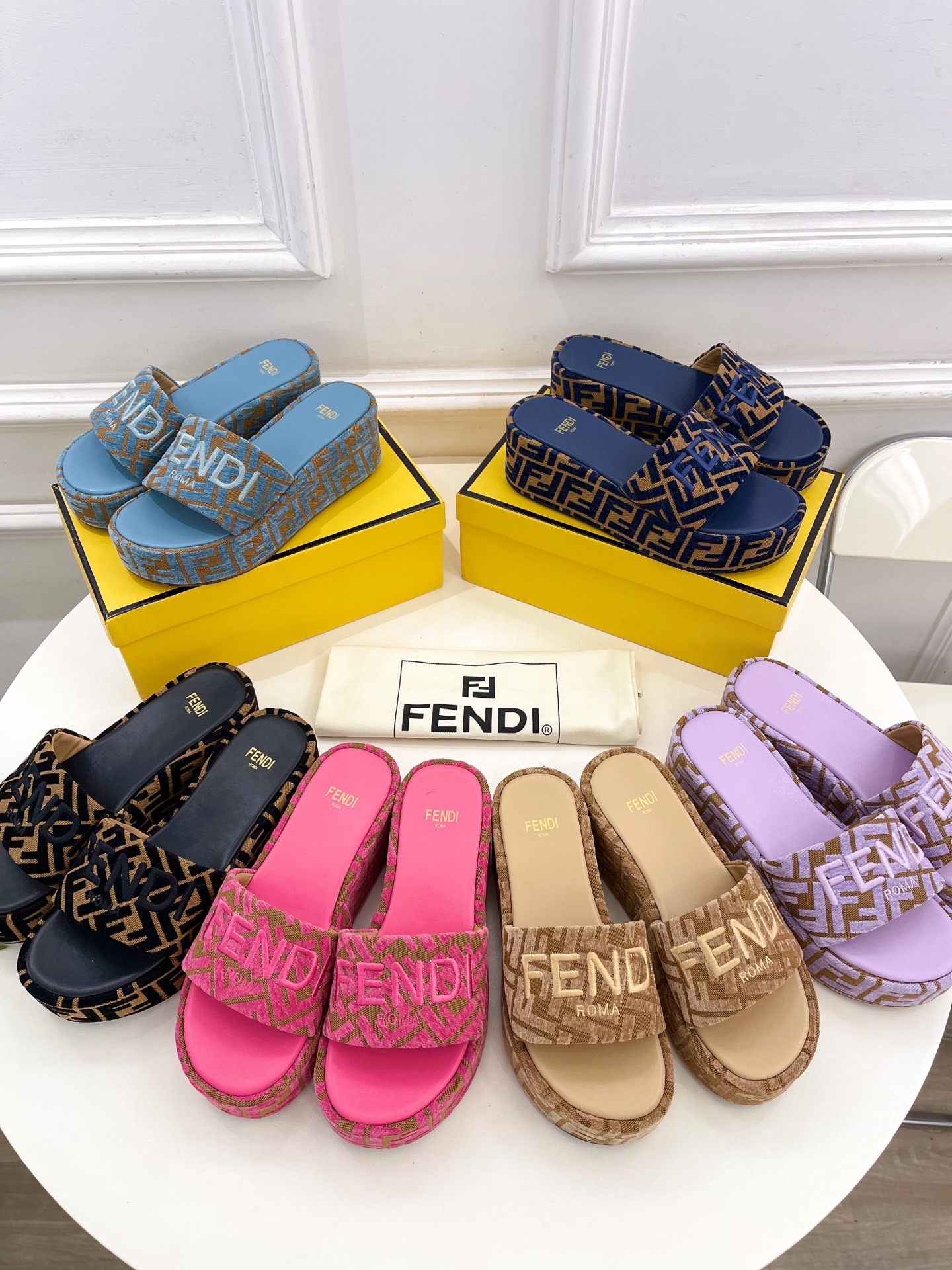 펜디 25 플랫폼 슬리퍼 라인