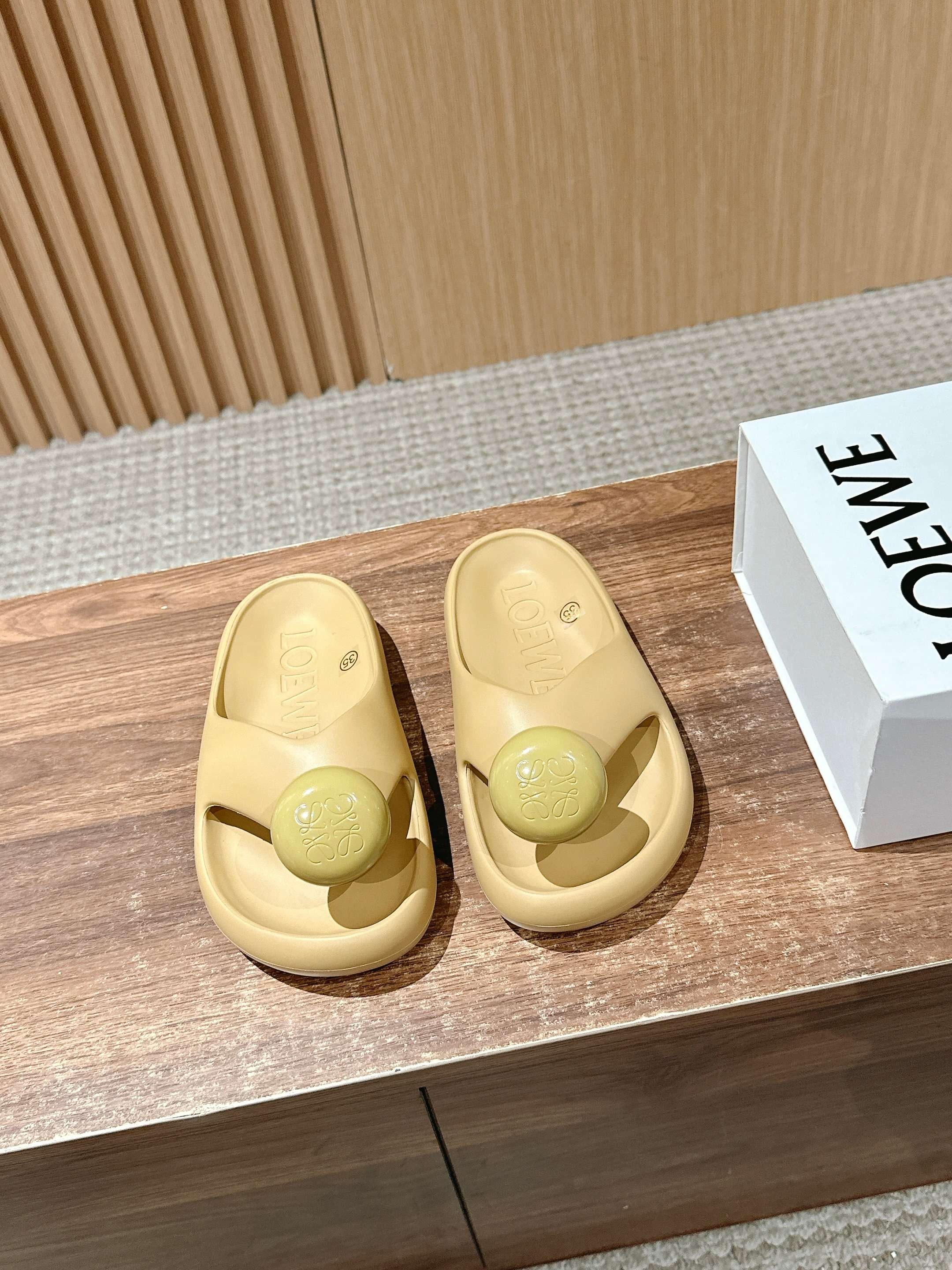 로에베 몽글이 쪼리 슬리퍼