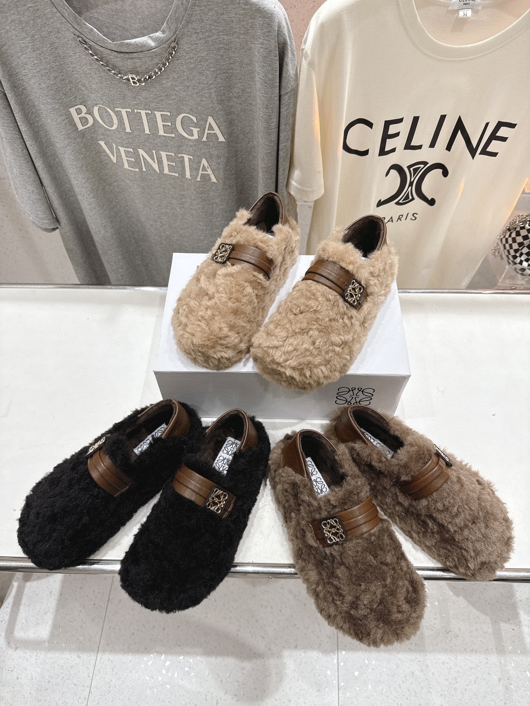 로에베 25ss 신상 퍼 플랫 슈즈