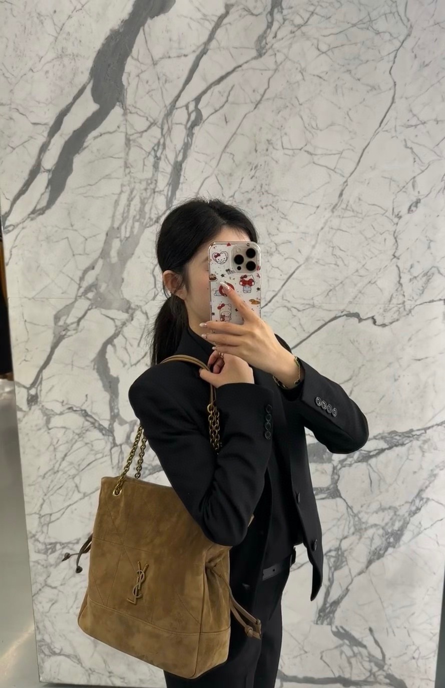 입생로랑 신상 제이미 4.3 스웨이드 쇼퍼백