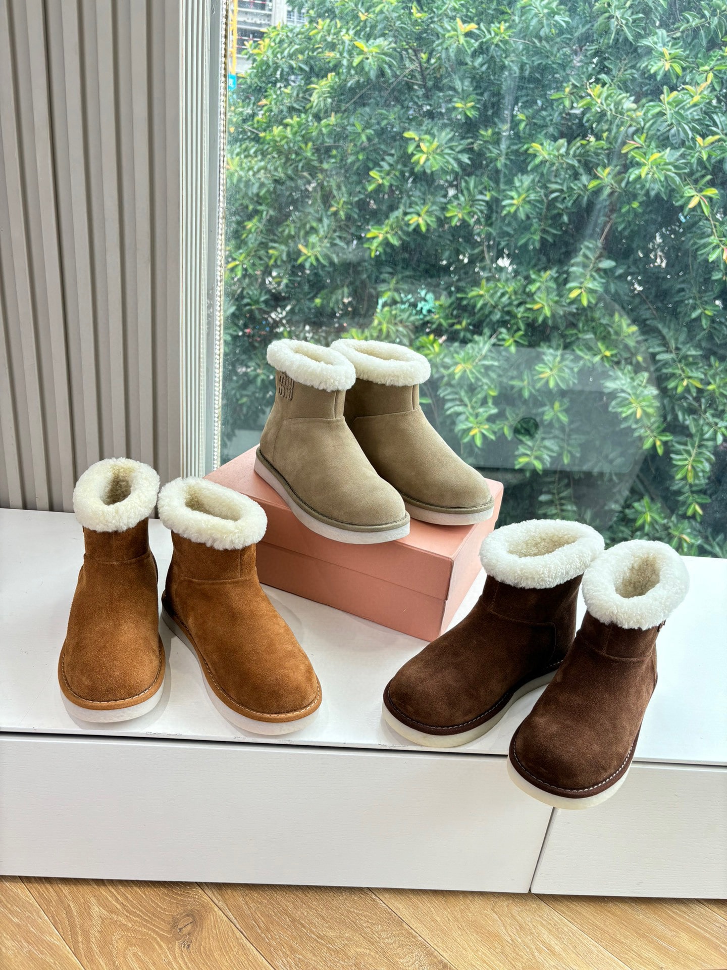 미우미우 최고급 신상 수입 양털 부츠