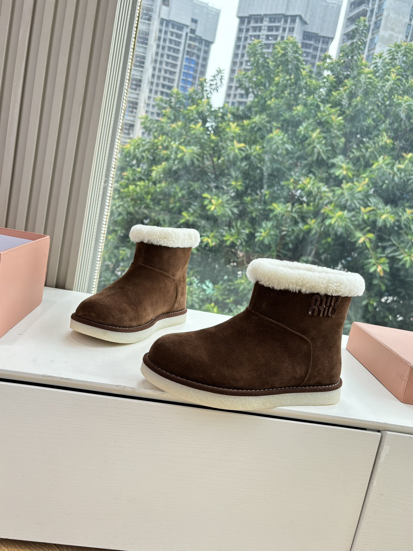 미우미우 최고급 신상 수입 양털 부츠