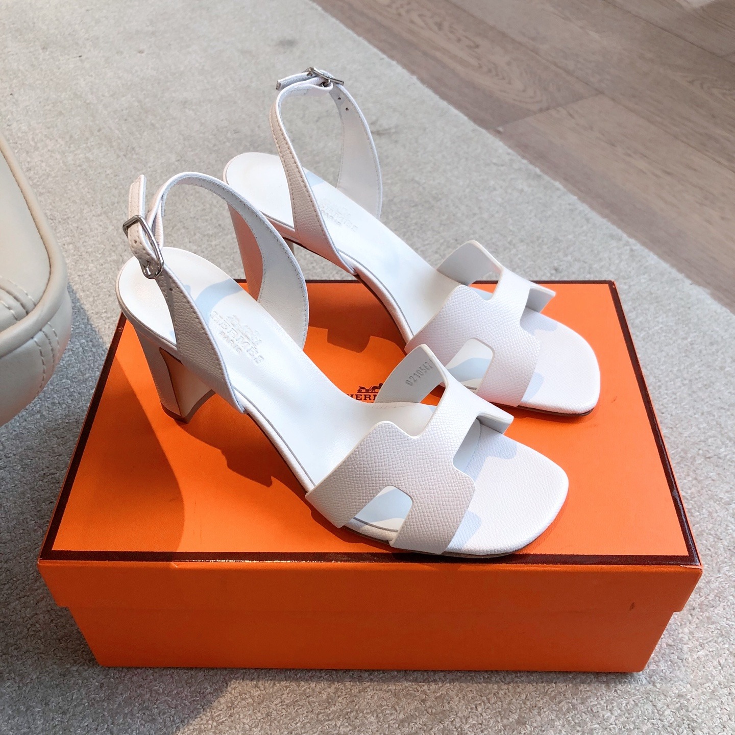 에르메스 25 산토리니 샌들