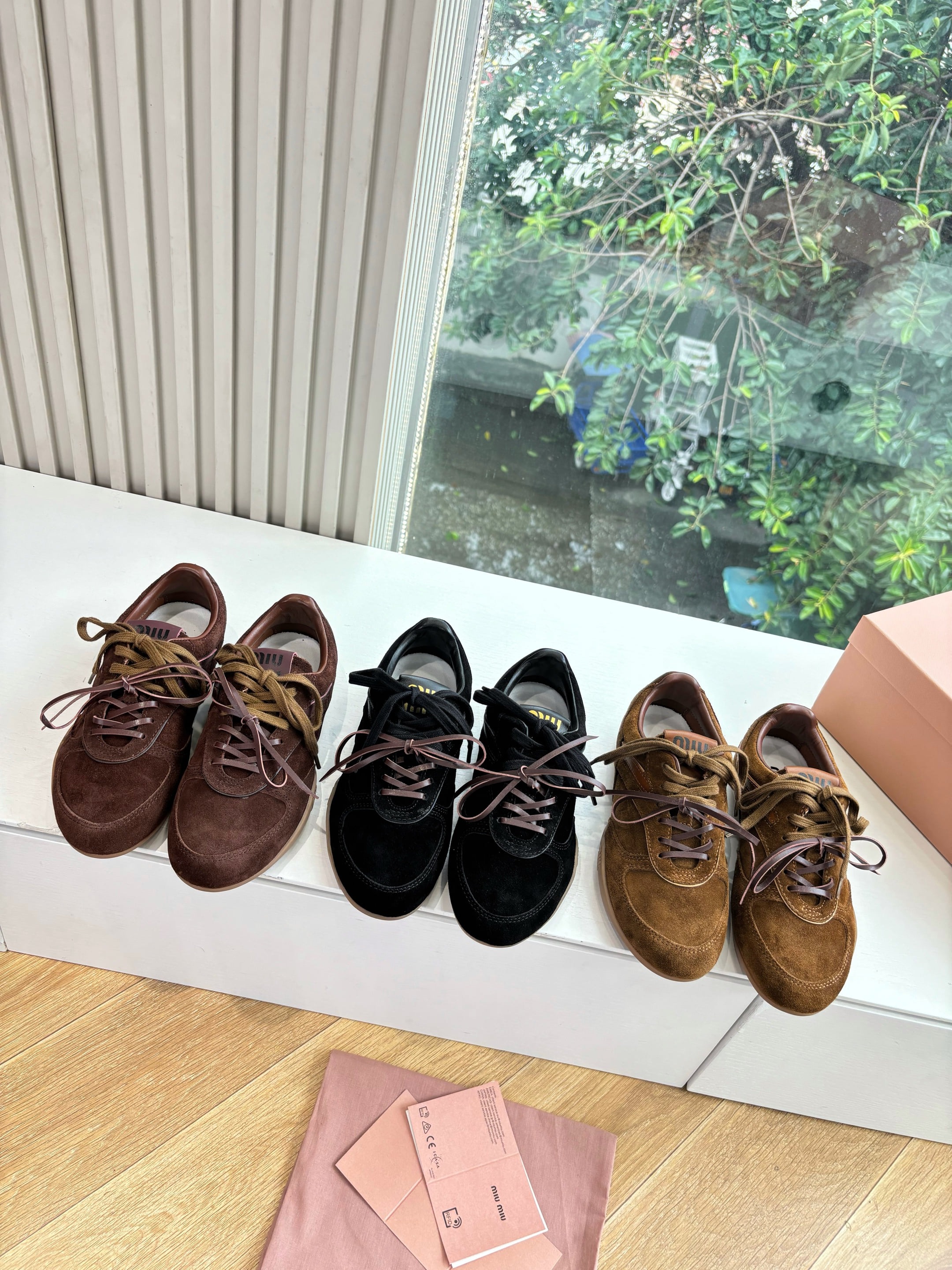 미우미우 x 뉴* 콜라보 스니커즈