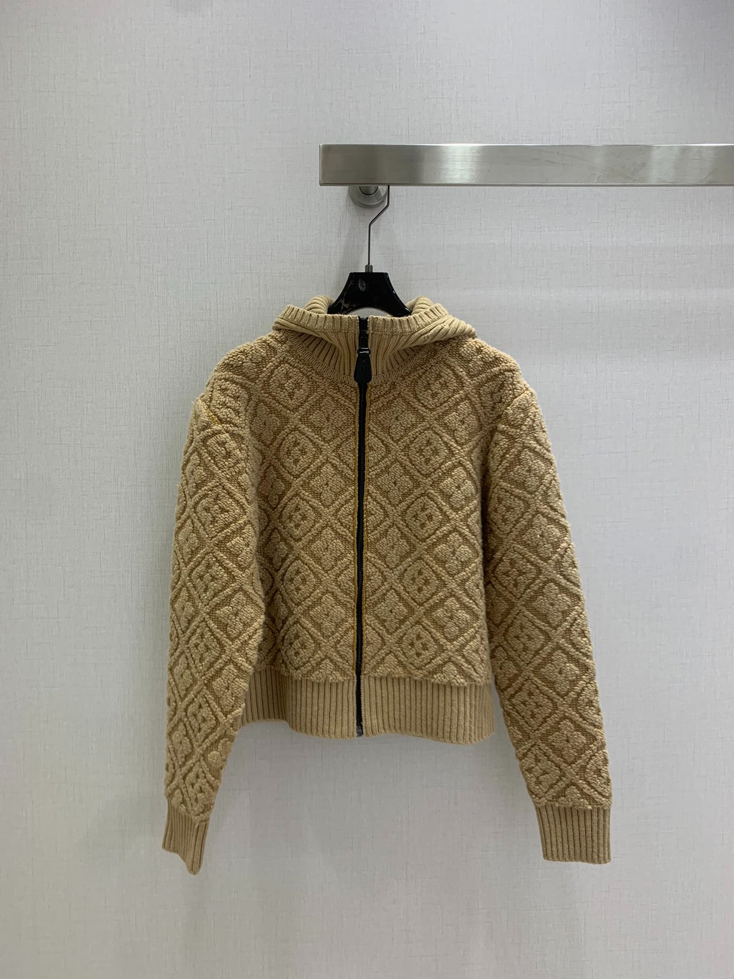 루이비통 25년 신상 아가일 후드 니트 점퍼