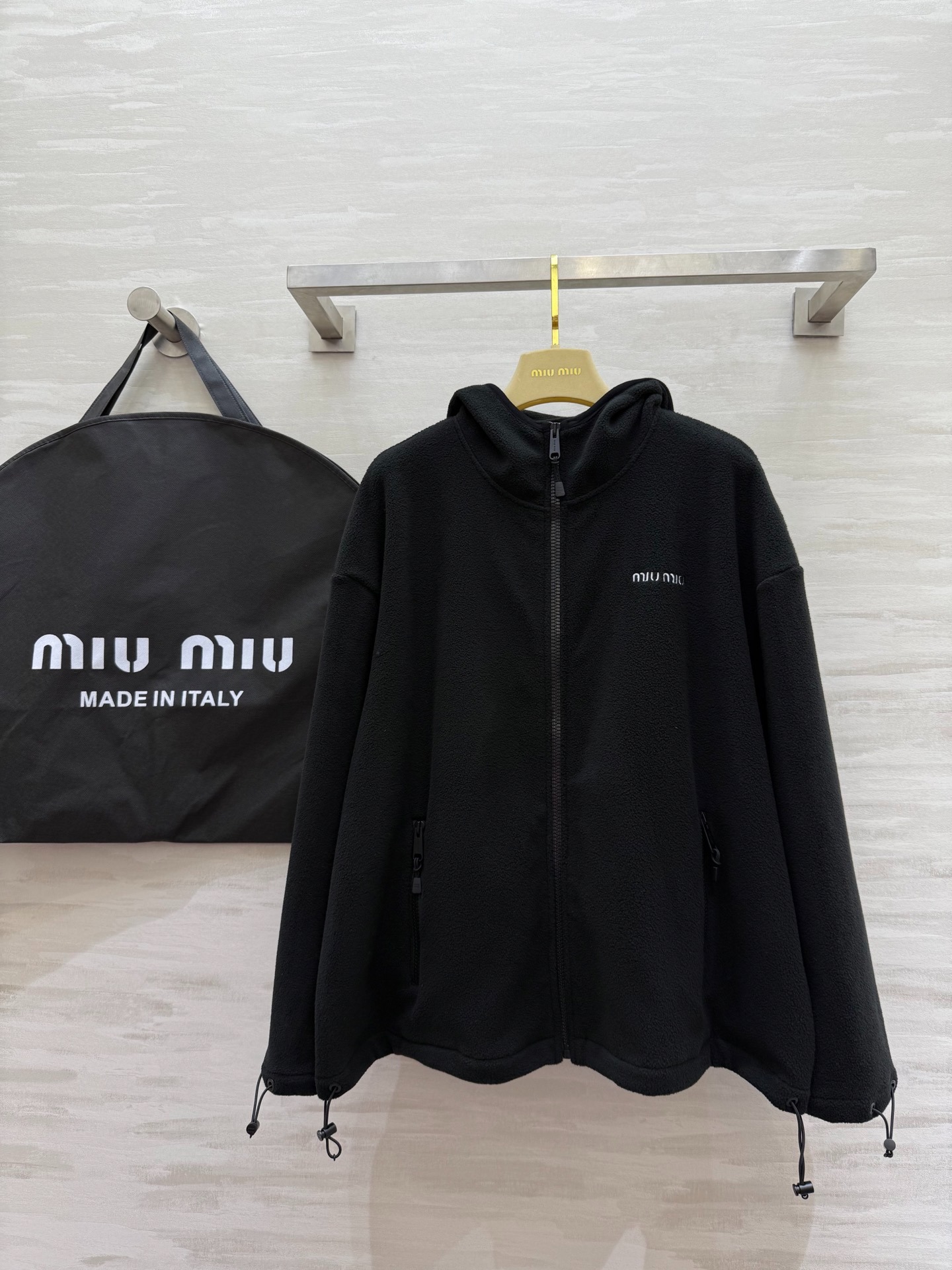 미우미우 신상 친환경 플리스 후드점퍼