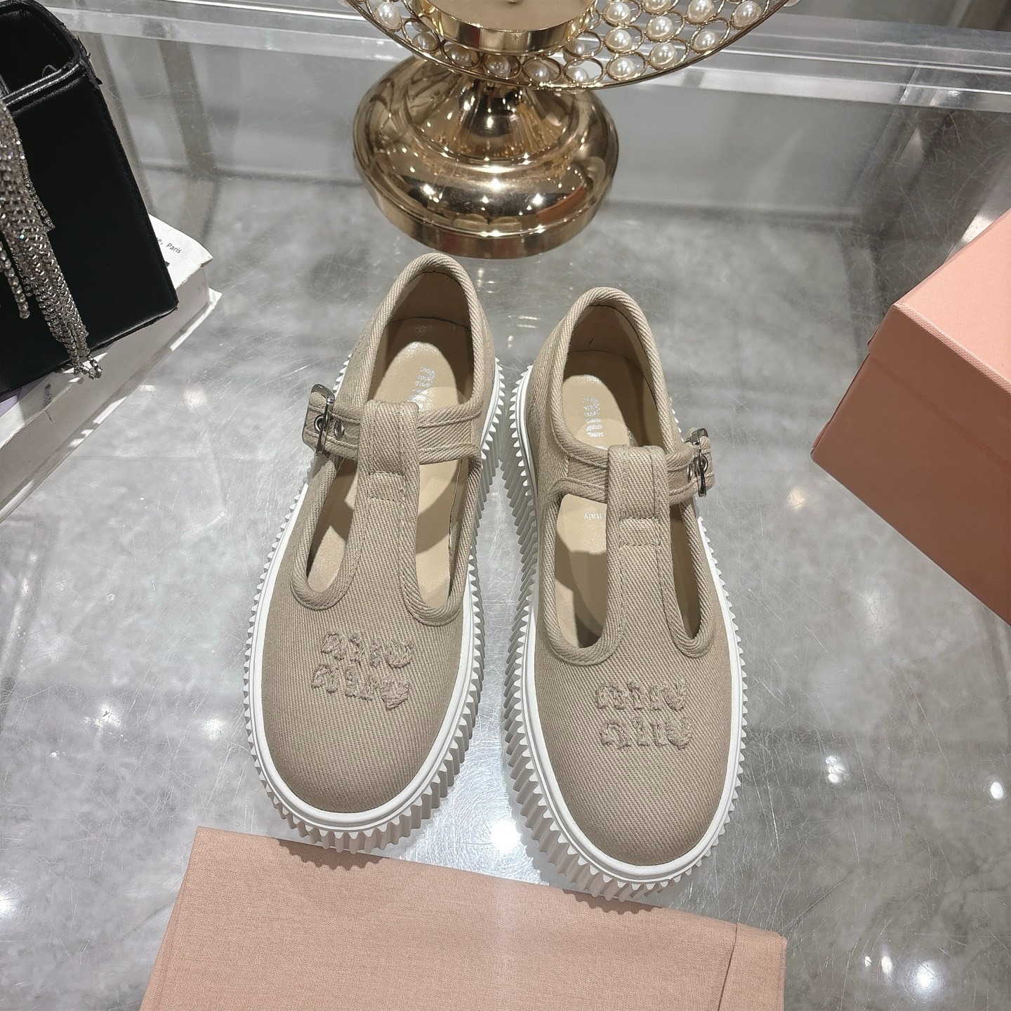 미우미우 25 신상 통굽 플랫폼 스니커즈