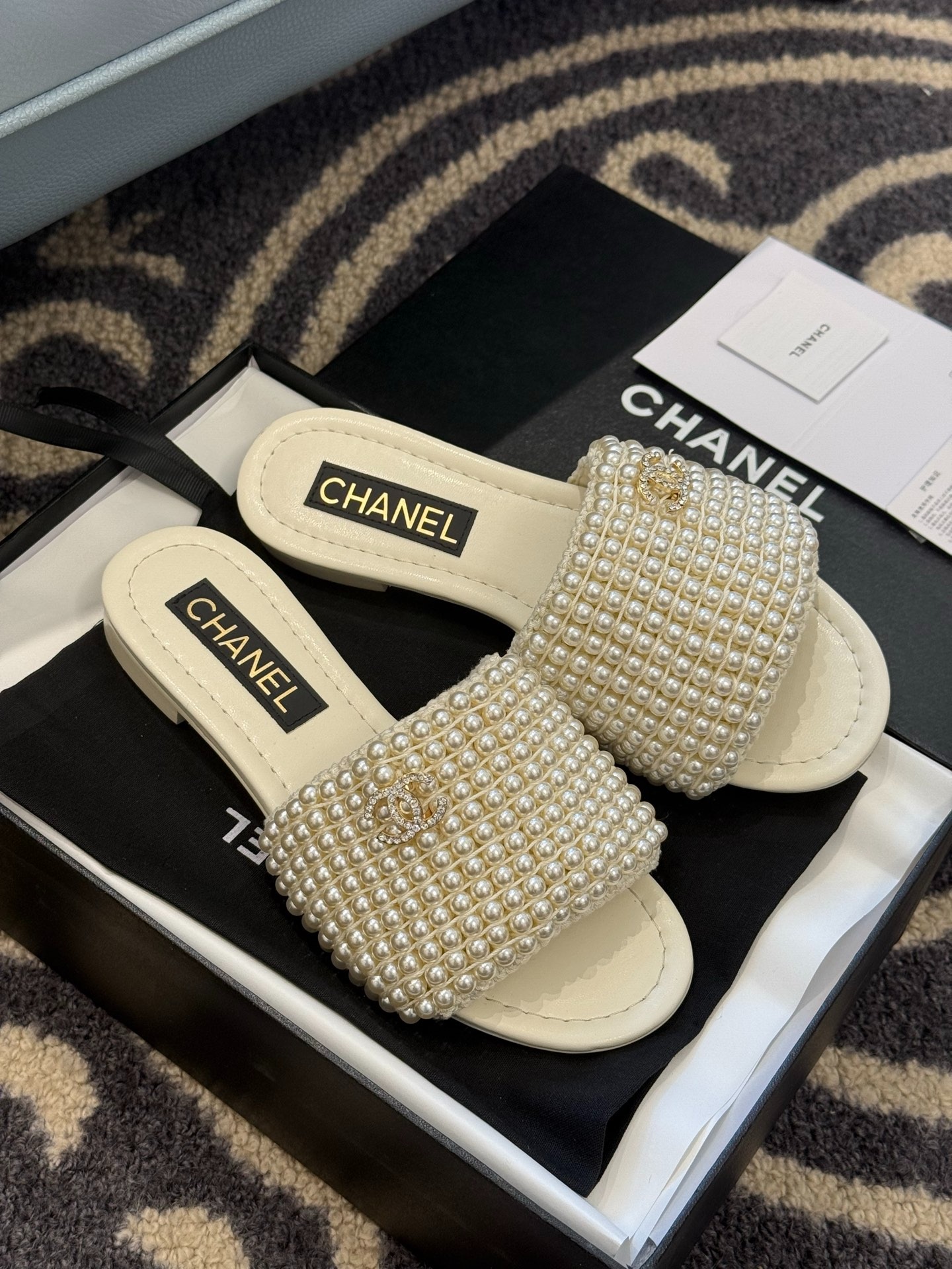 샤넬 25 신상 진주 슬리퍼