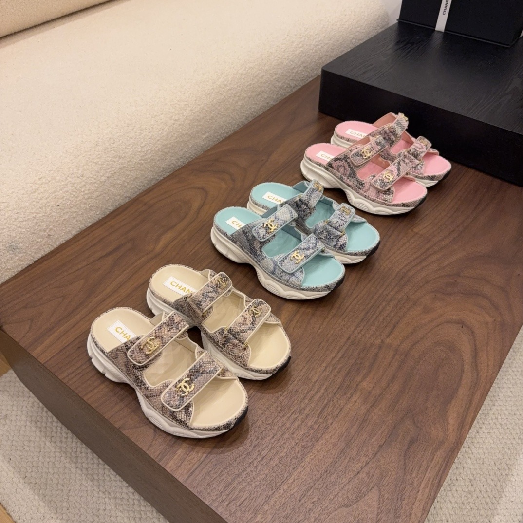 샤넬 25C 신상 통굽 벨크로 슬리퍼