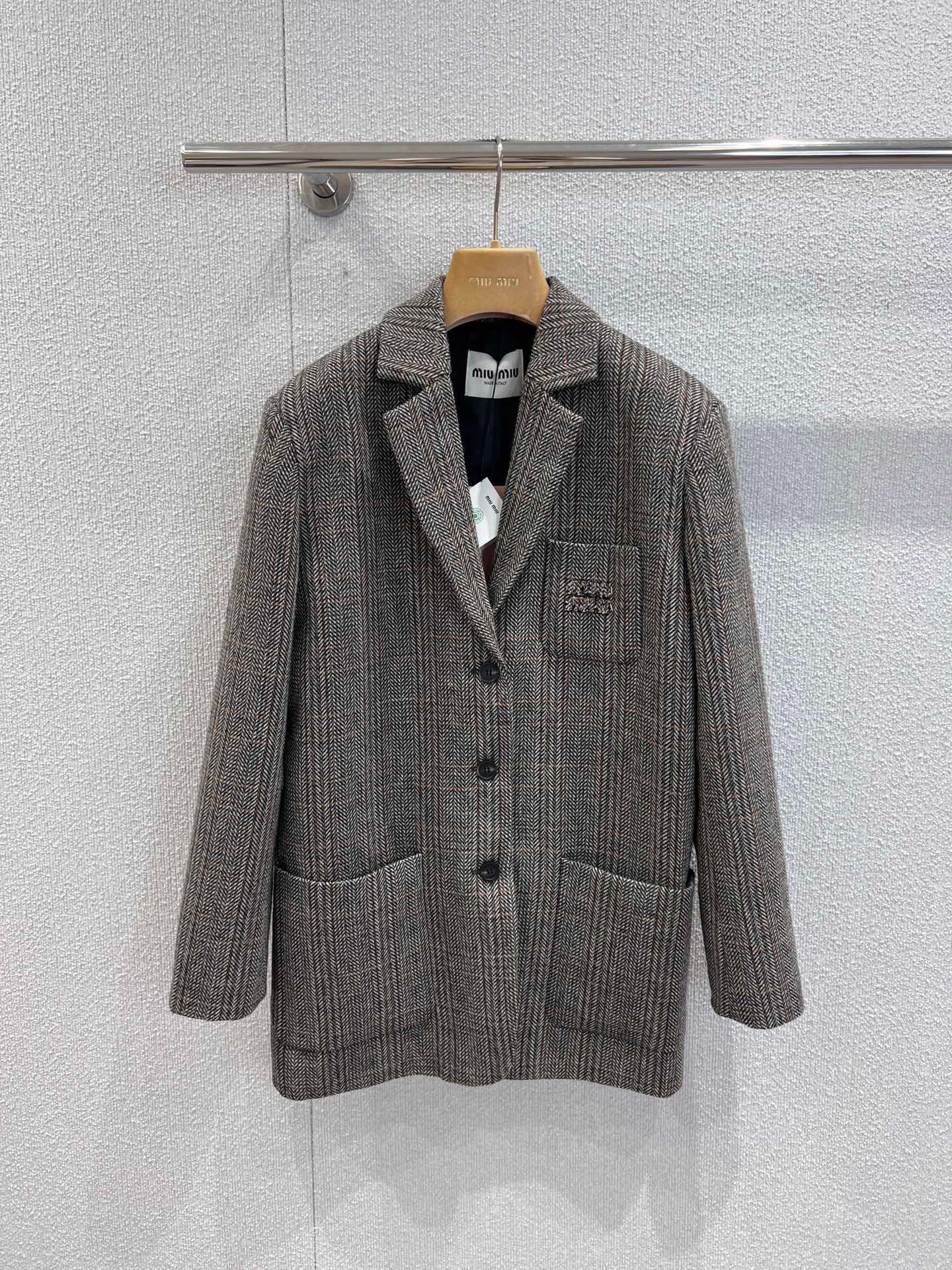 미우미우 25FW 신상 숄카라 체크 정장 코트