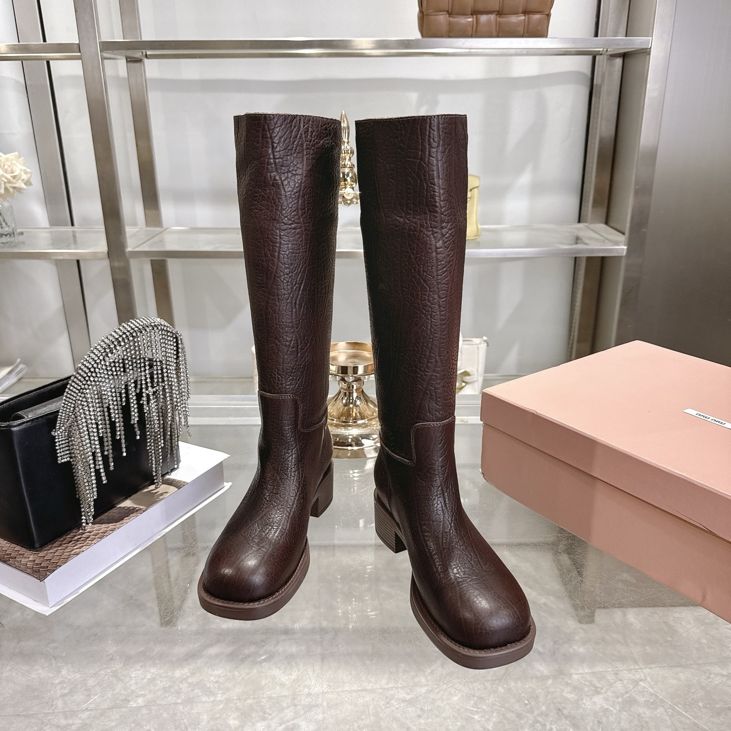 미우미우 라운드 가죽 앵클부츠