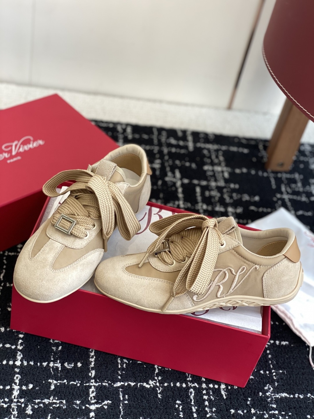 로저비비에 25ss 신상 캐주얼화