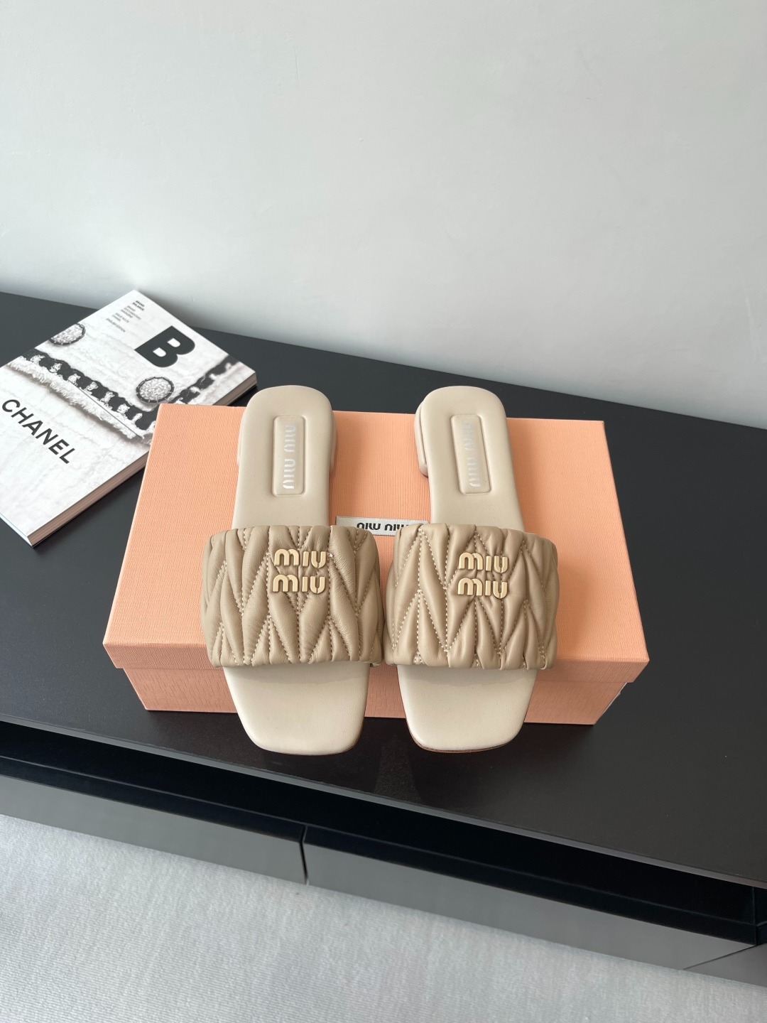 미우미우 봄여름 플랫 슬리퍼