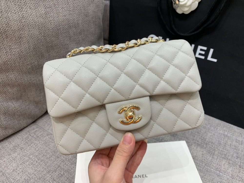 샤넬 클래식 뉴미니 플랩백 A69900 