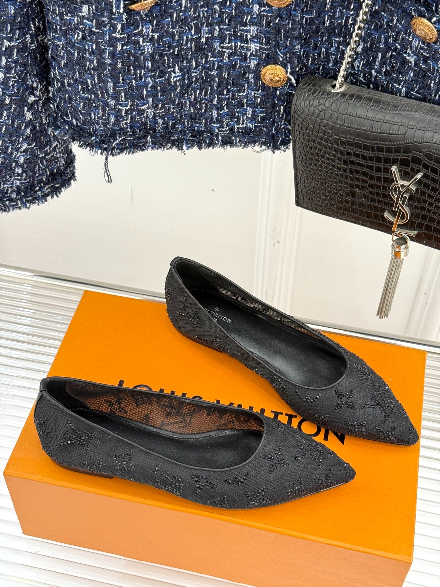루이비통 25WF 신상 큐빅 망사 플랫 슈즈