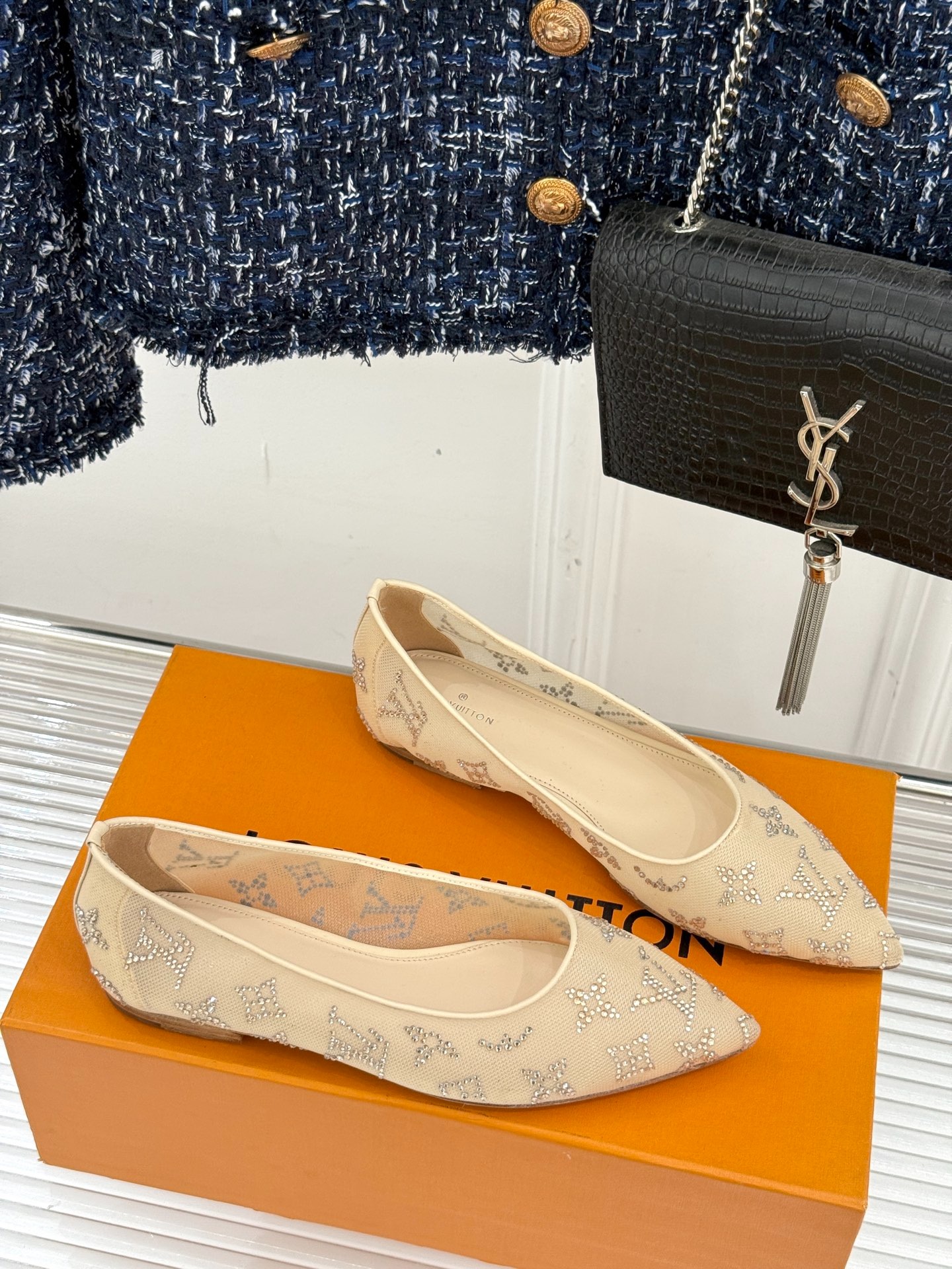 루이비통 25WF 신상 큐빅 망사 플랫 슈즈