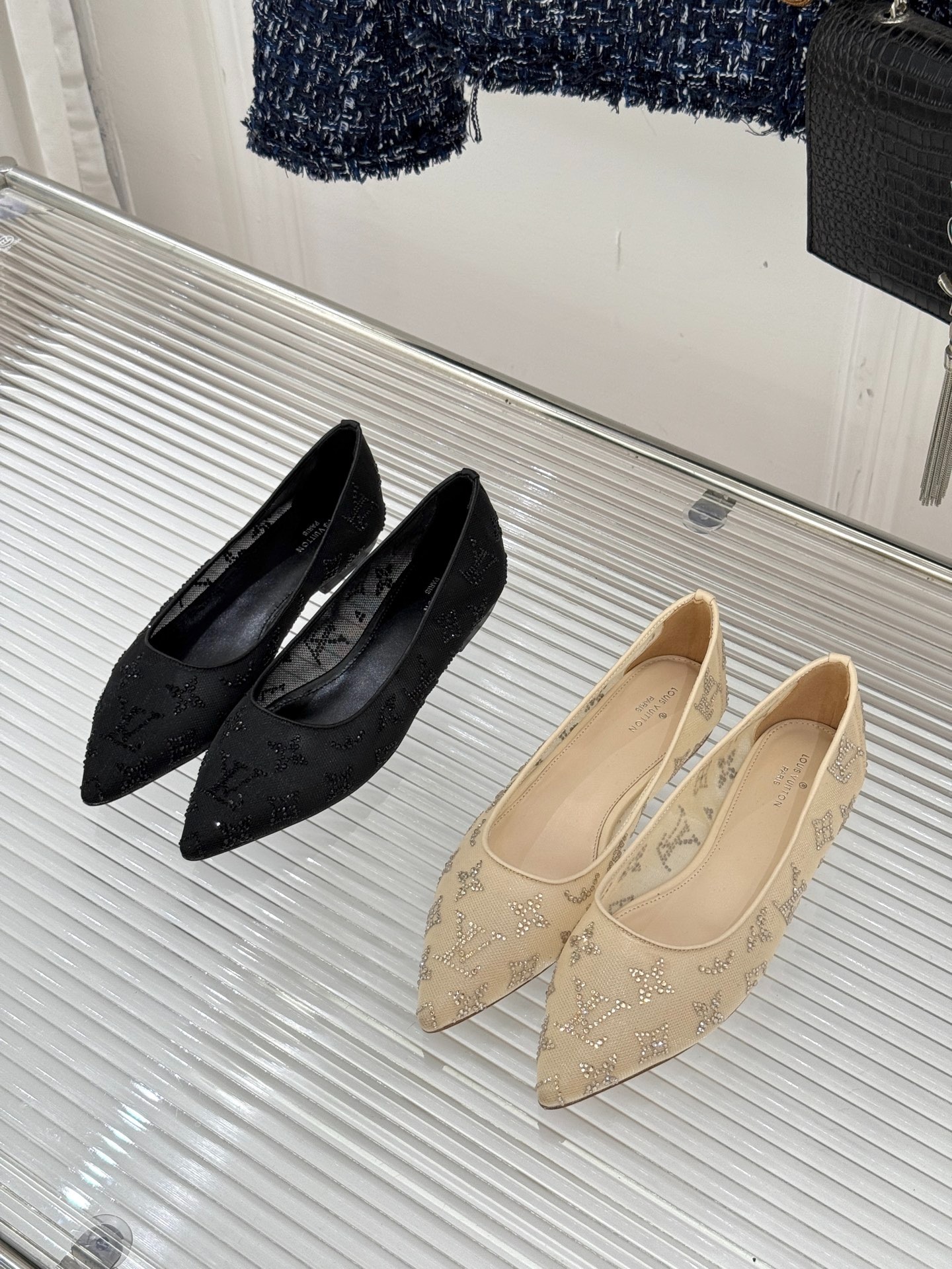 루이비통 25WF 신상 큐빅 망사 플랫 슈즈