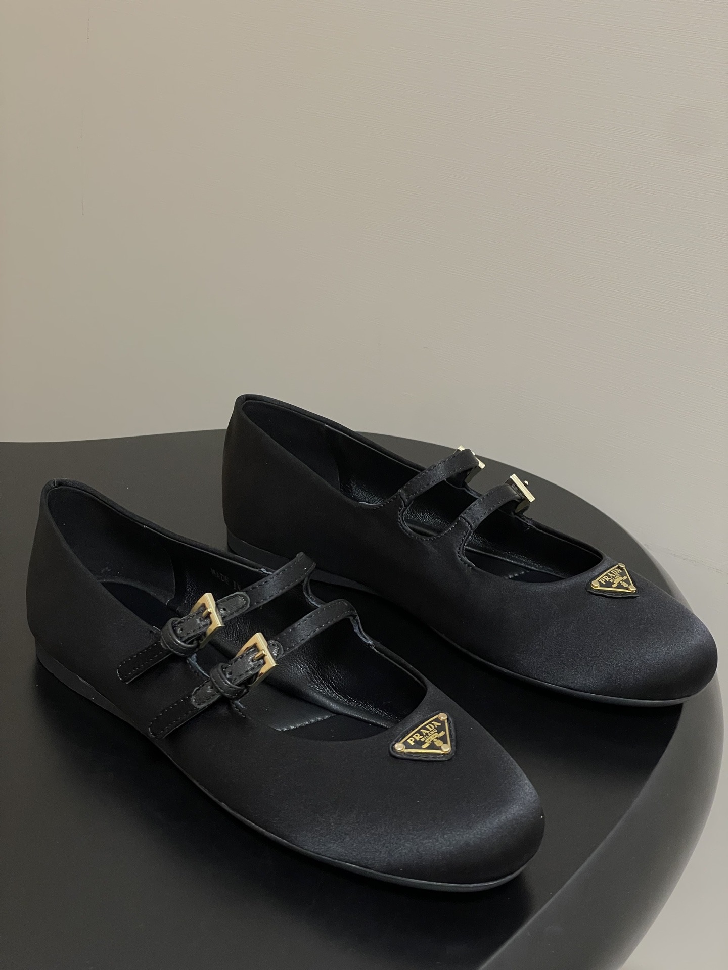 프라다 실크 새틴 발레 메리제인 플랫