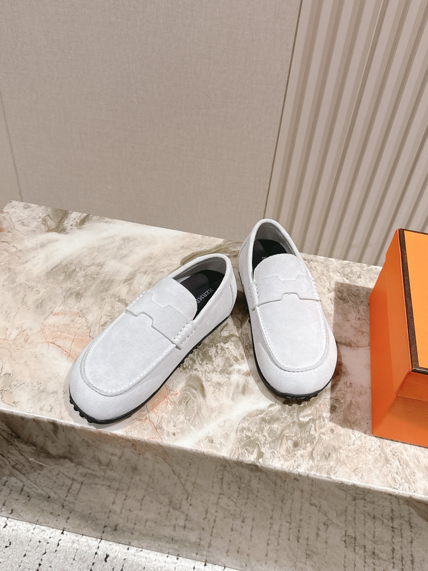 에르메스 봄여름 신상 로퍼