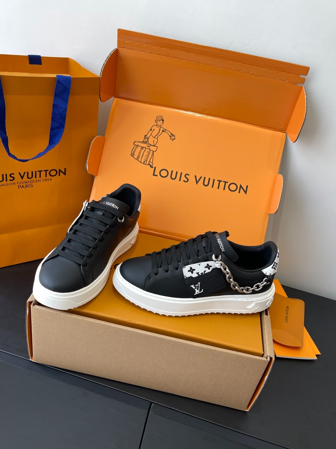 루이비통 25ss 뉴 올드체인 플랫슈즈