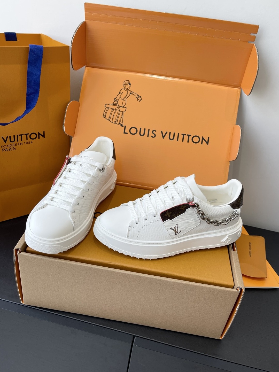 루이비통 25ss 뉴 올드체인 플랫슈즈