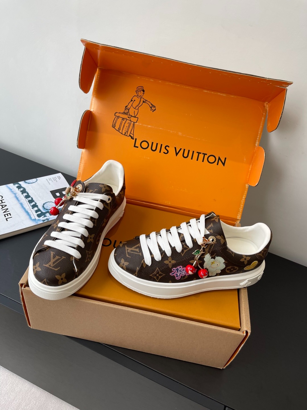 루이비통 캐주얼 스니커즈
