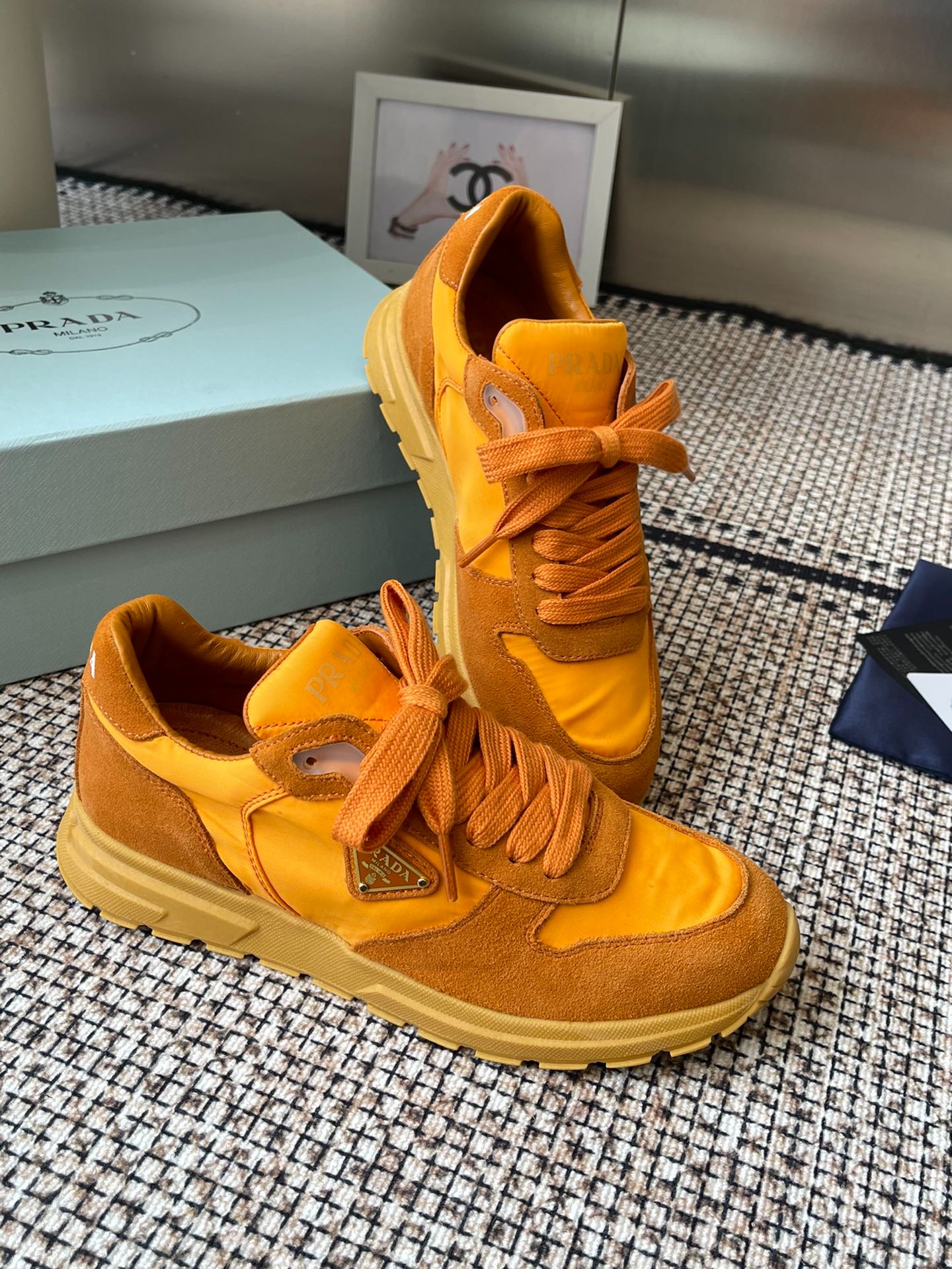 프라다 25ss NEW 삼각로고 스니커즈