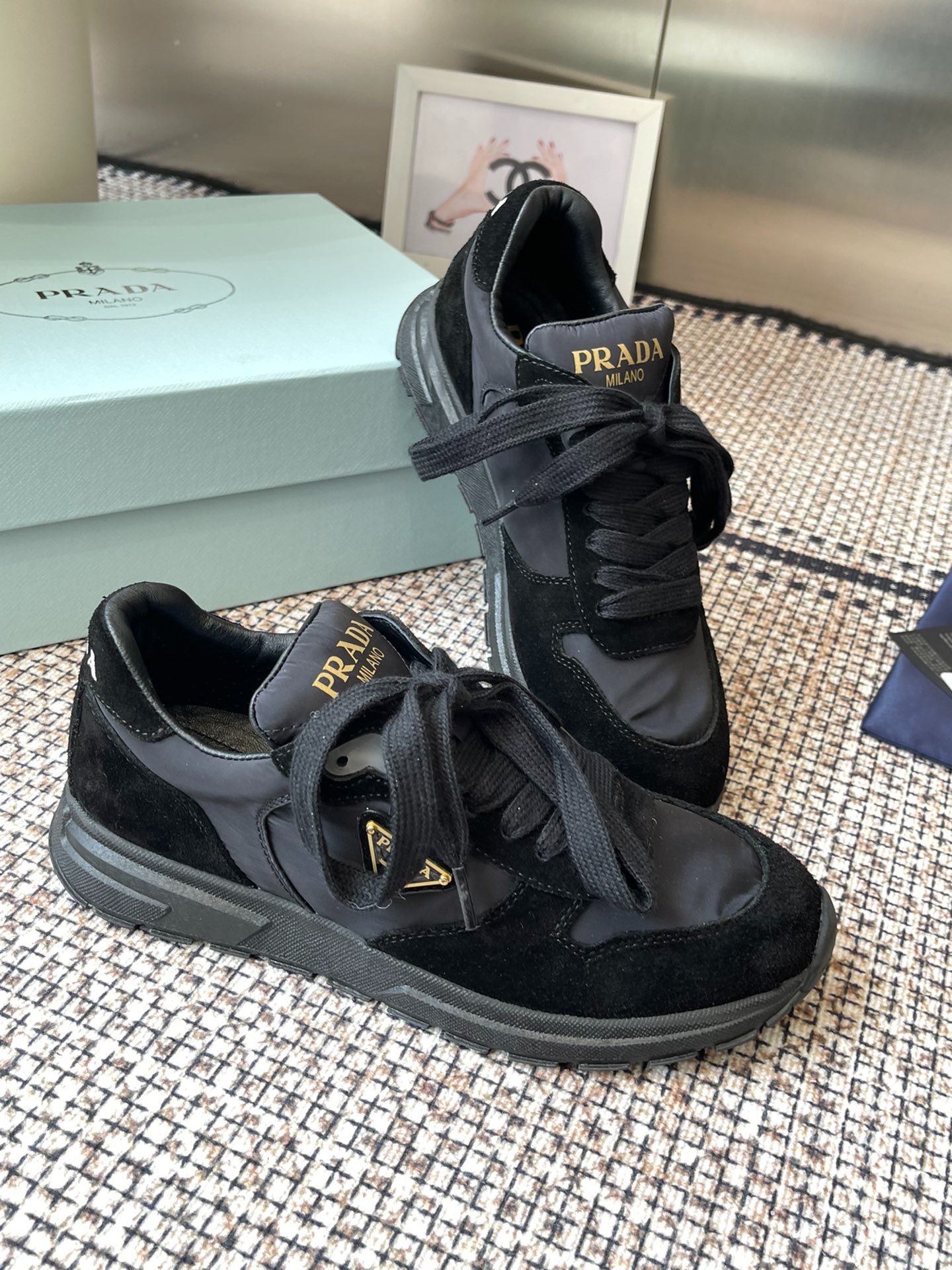 프라다 25ss NEW 삼각로고 스니커즈