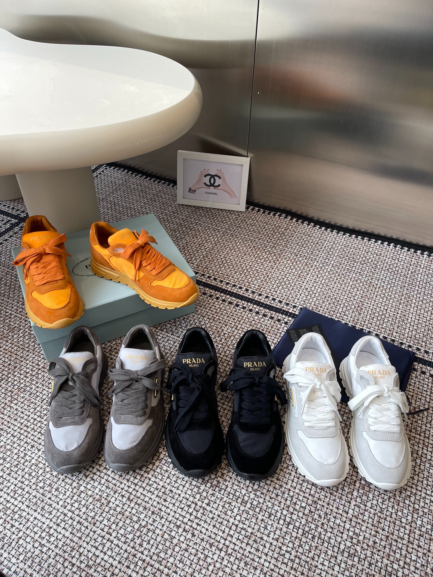 프라다 25ss NEW 삼각로고 스니커즈