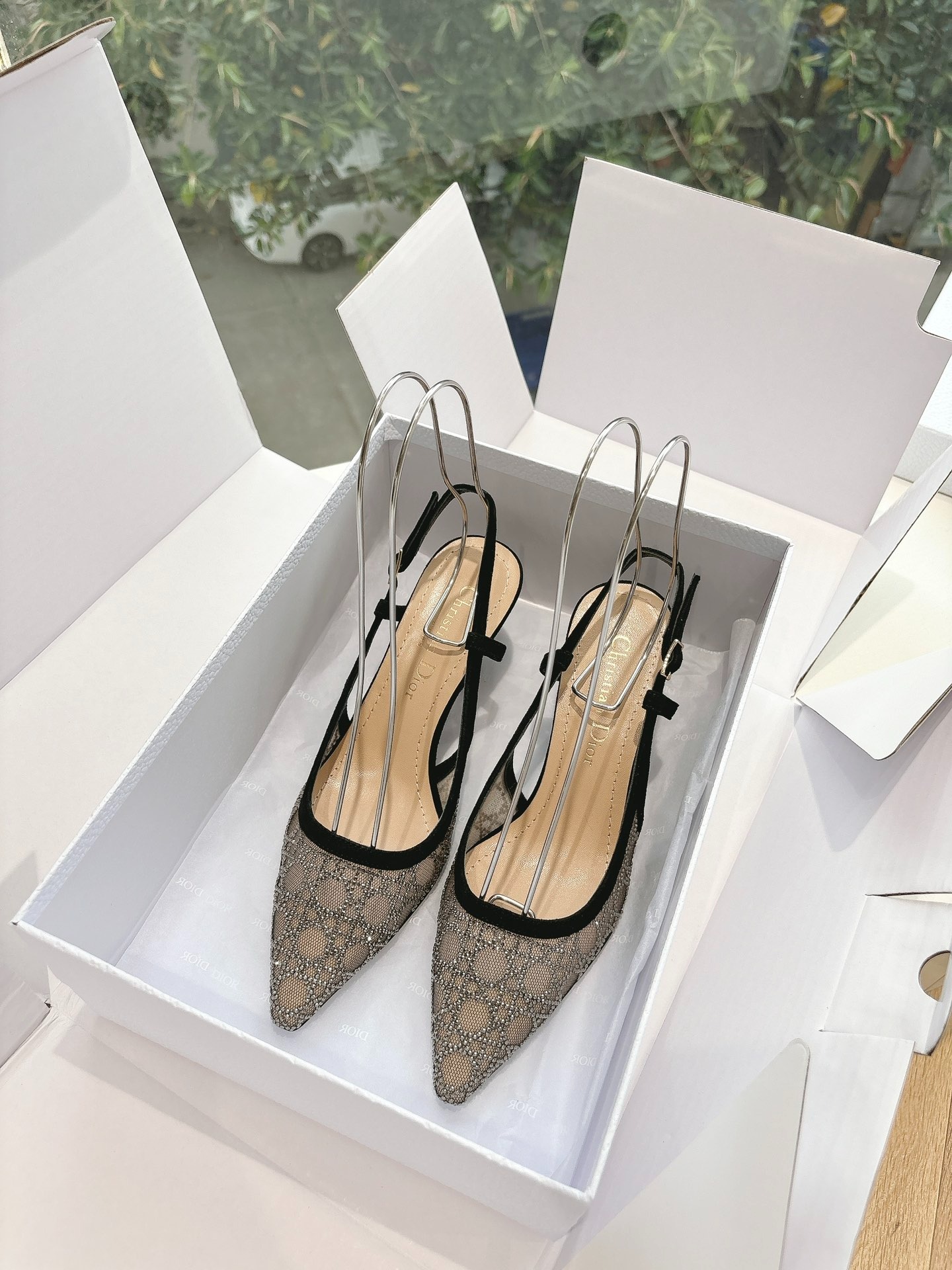 디올 2025 봄 신상 비치자수 샌들 슬리퍼