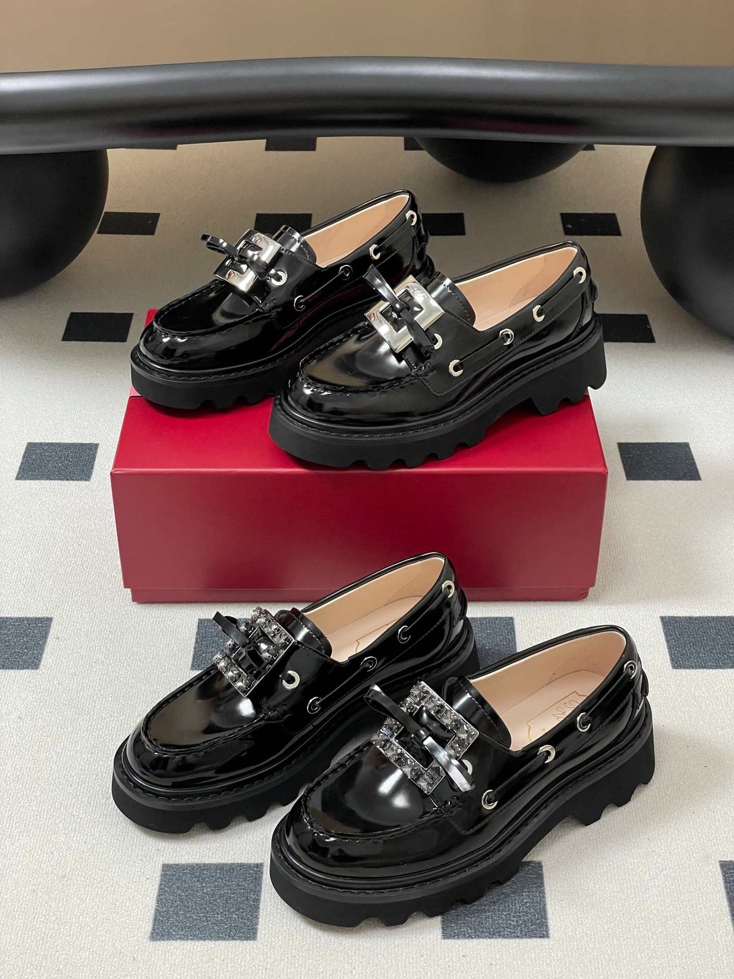 로저비비에 25 이른 가을 신상 로퍼