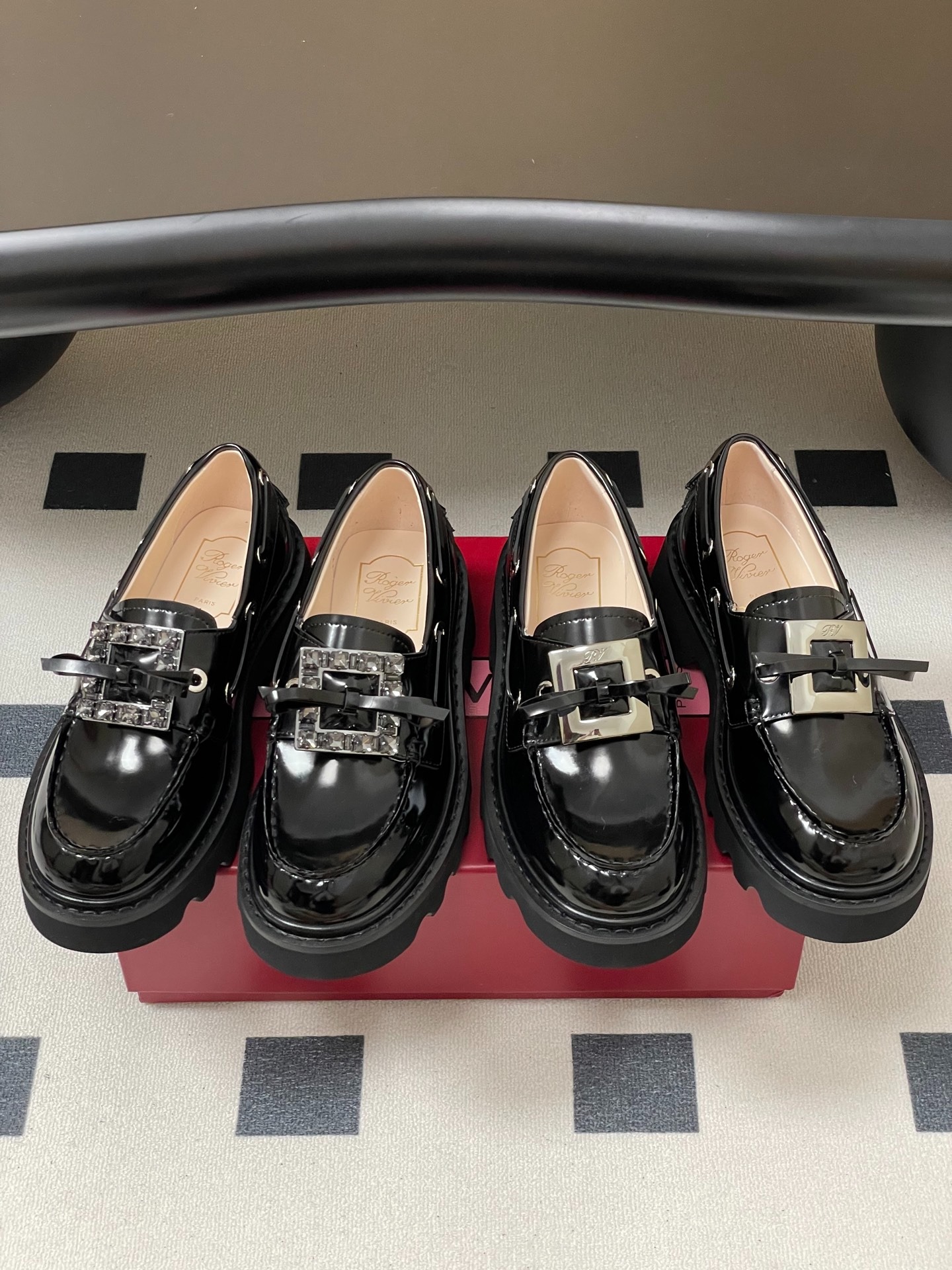 로저비비에 25 이른 가을 신상 로퍼