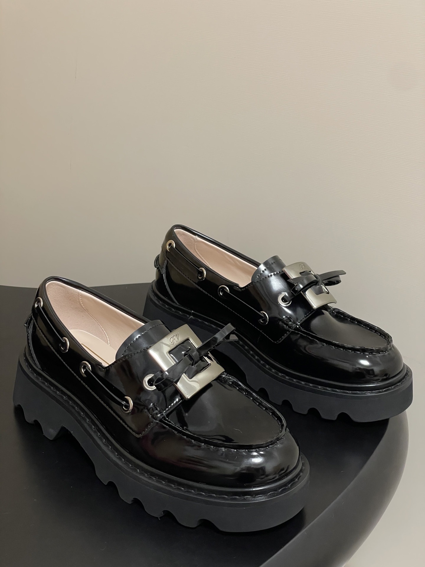 로저비비에 25 이른 가을 신상 로퍼