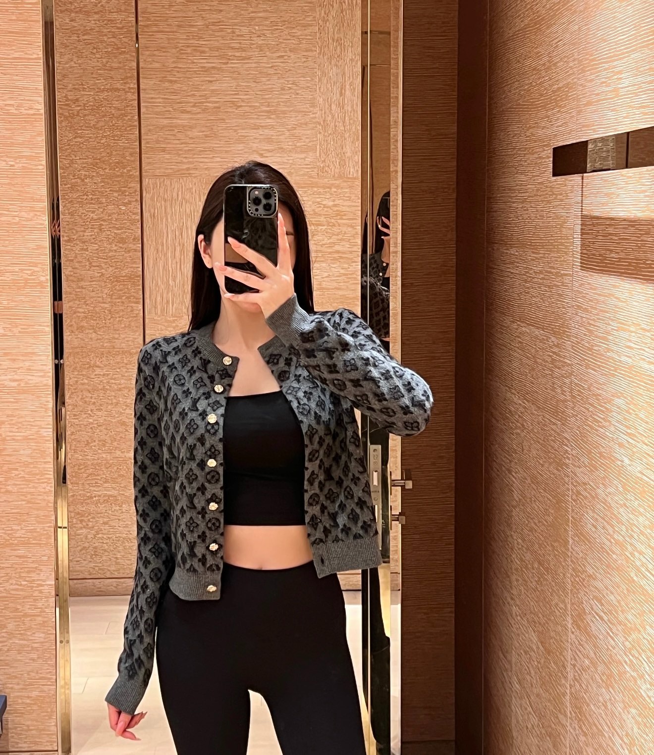 루이비통 신상 앙고라 레터링 니트 가디건