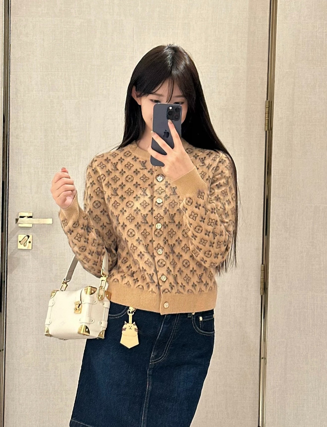 루이비통 신상 앙고라 레터링 니트 가디건