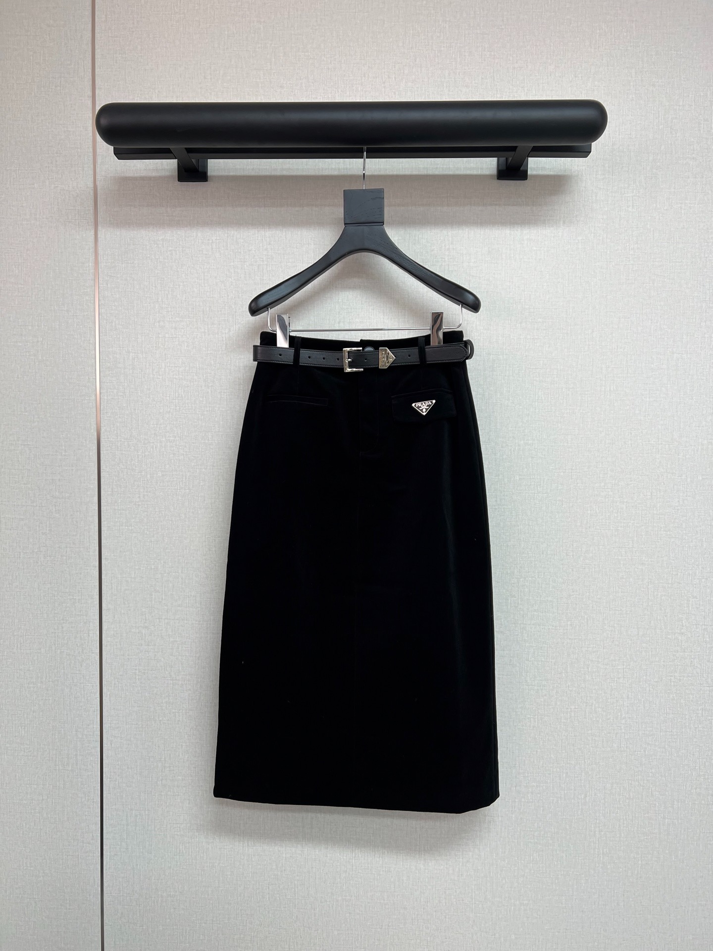프라다 25년 신상 코듀로이 스커트