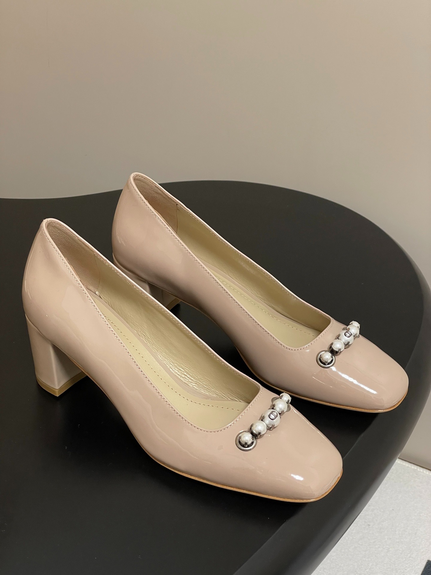 디올 진주버클 통굽 슬링백 힐