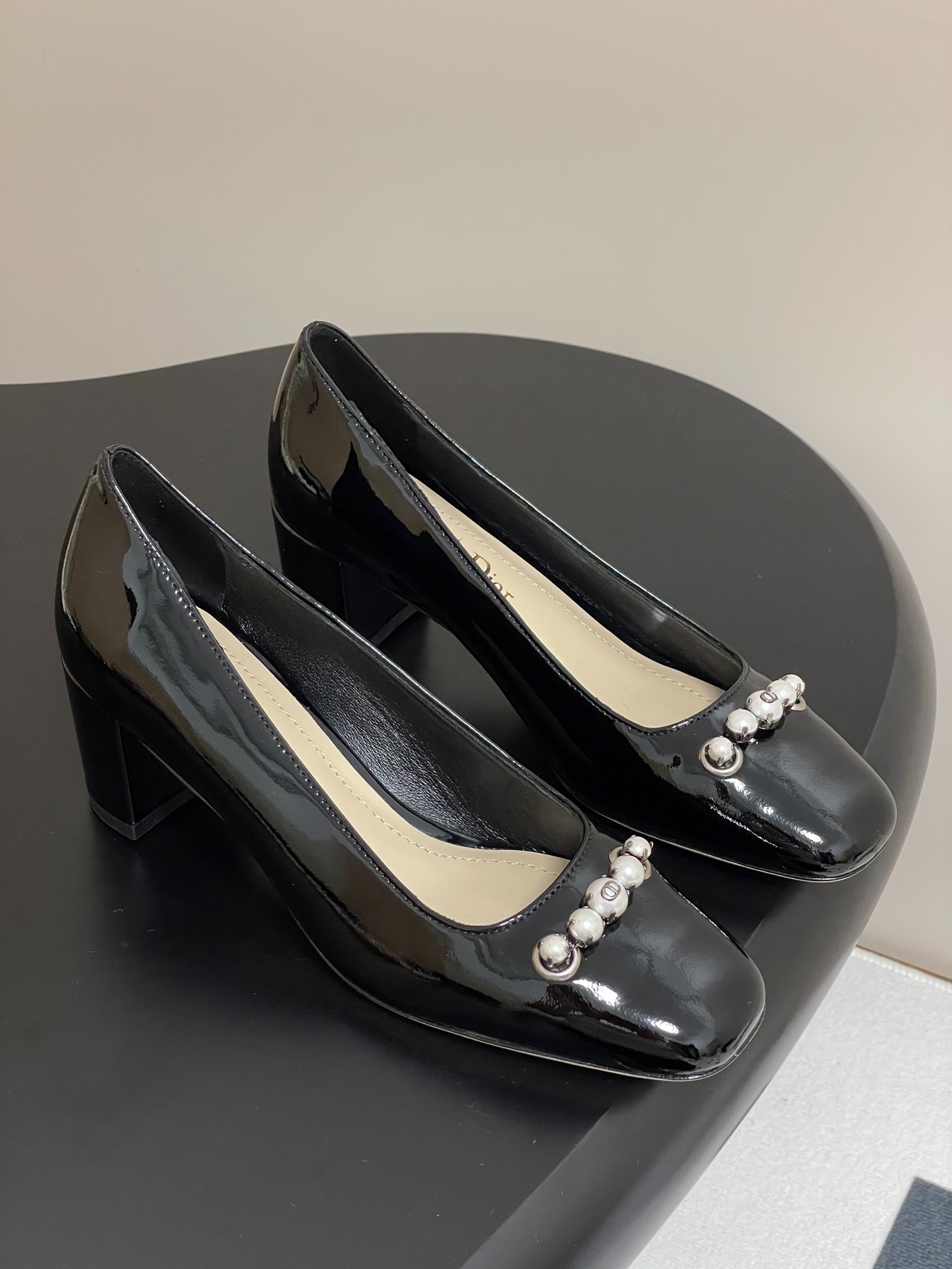 디올 진주버클 통굽 슬링백 힐