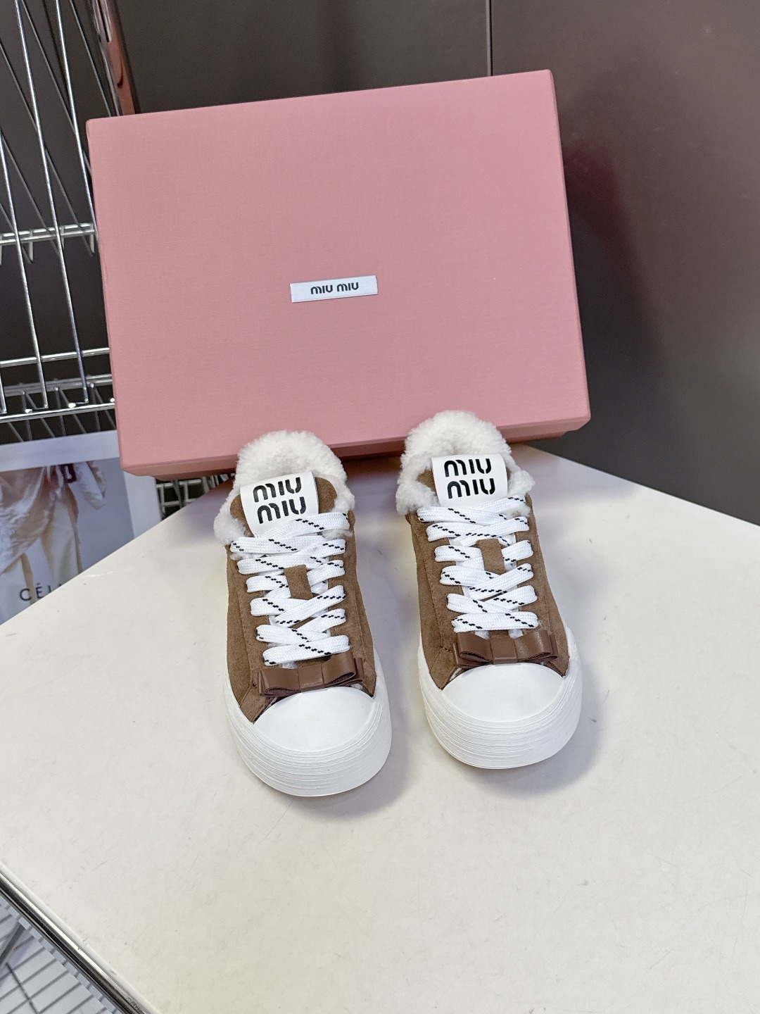 미우미우 신상 더블슈즈 털가죽 스니커즈