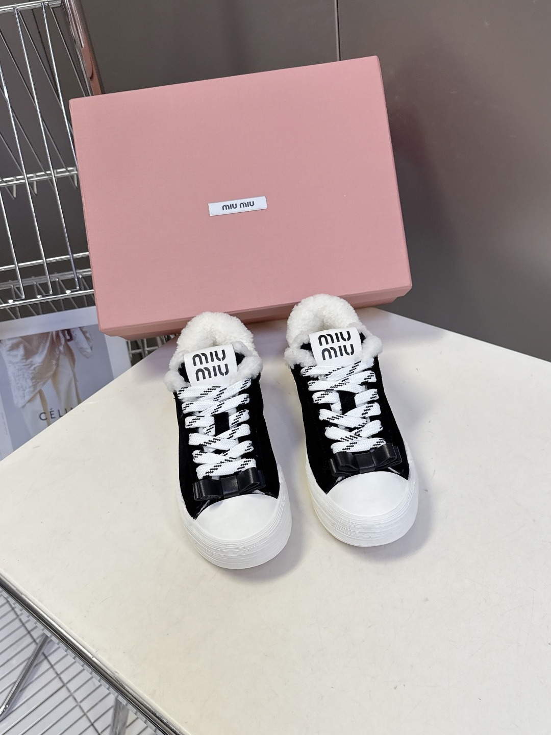 미우미우 신상 더블슈즈 털가죽 스니커즈