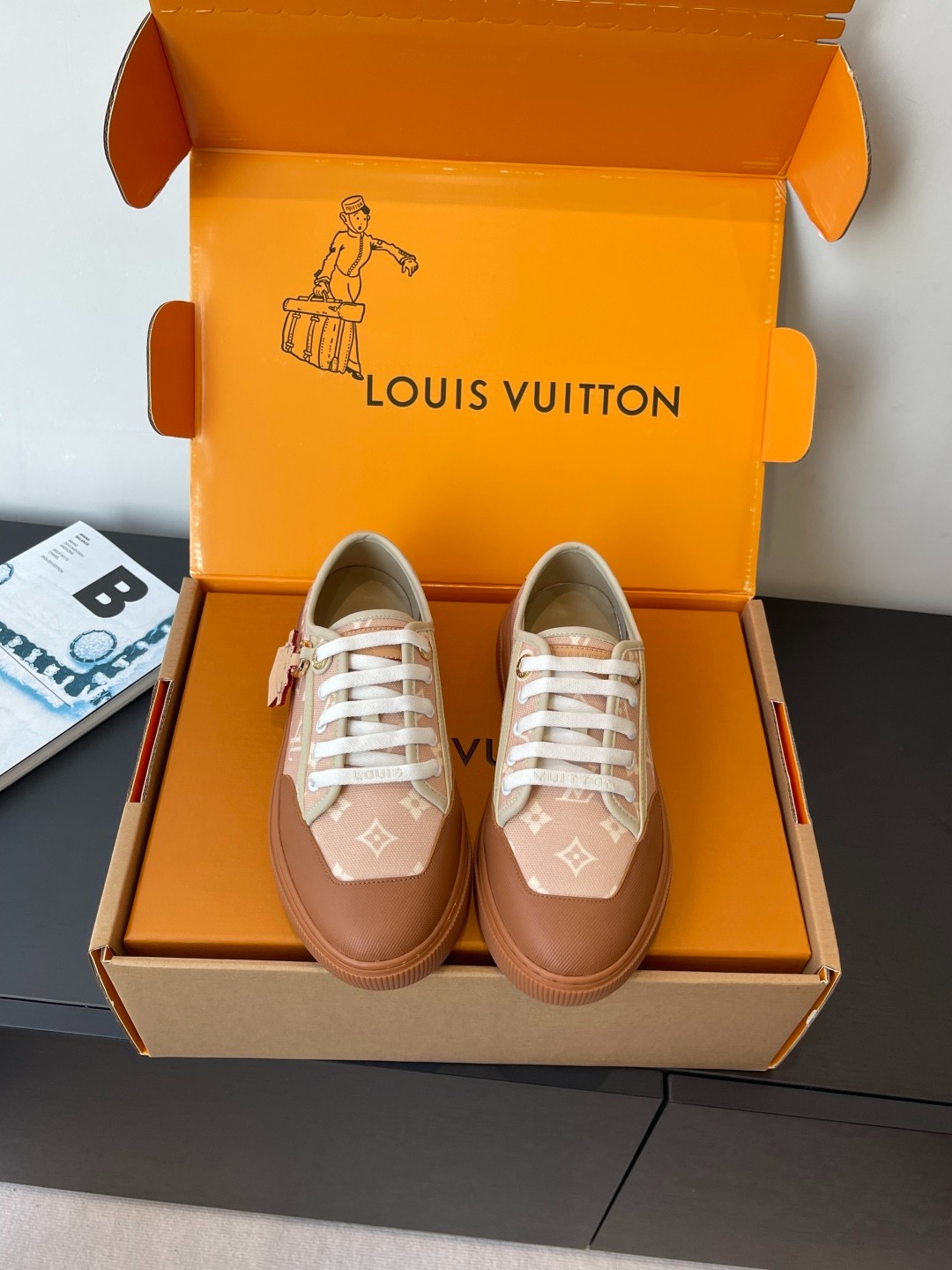 루이비통 신상 베이지 스니커즈