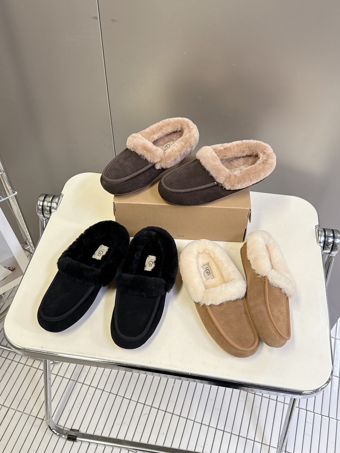 어그 신상 퍼 로퍼