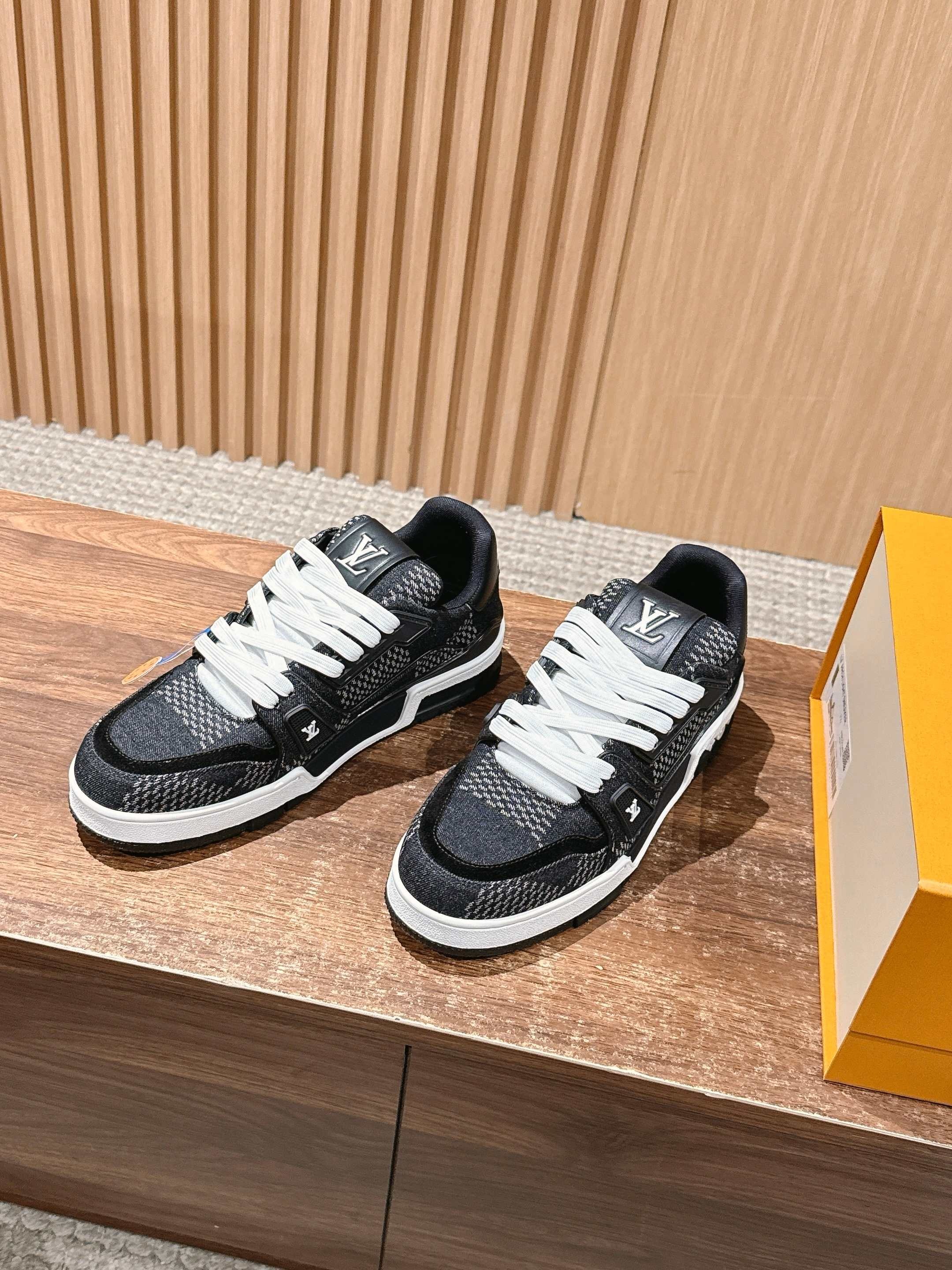 루이비통  스니커즈