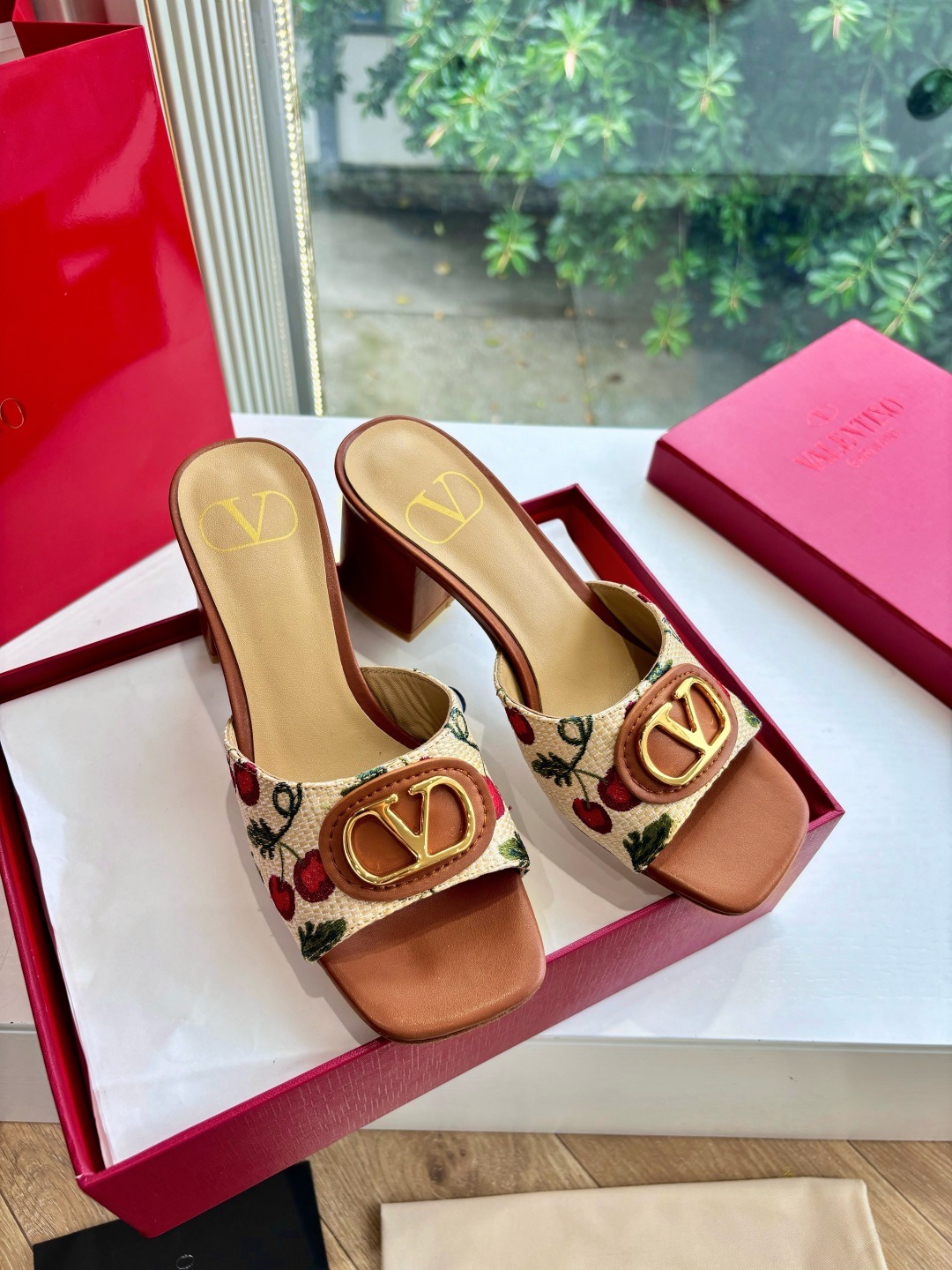 발렌티노 클래식 25 VLOGO 메탈릭 슬리퍼