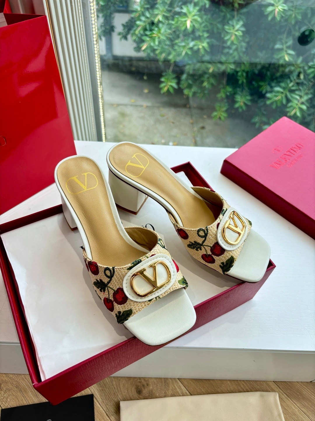 발렌티노 클래식 25 VLOGO 메탈릭 슬리퍼