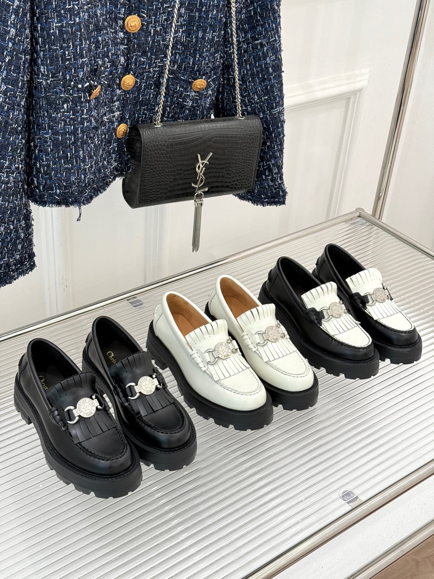 디올 25ss 클래식 코인 태슬 통굽 로퍼